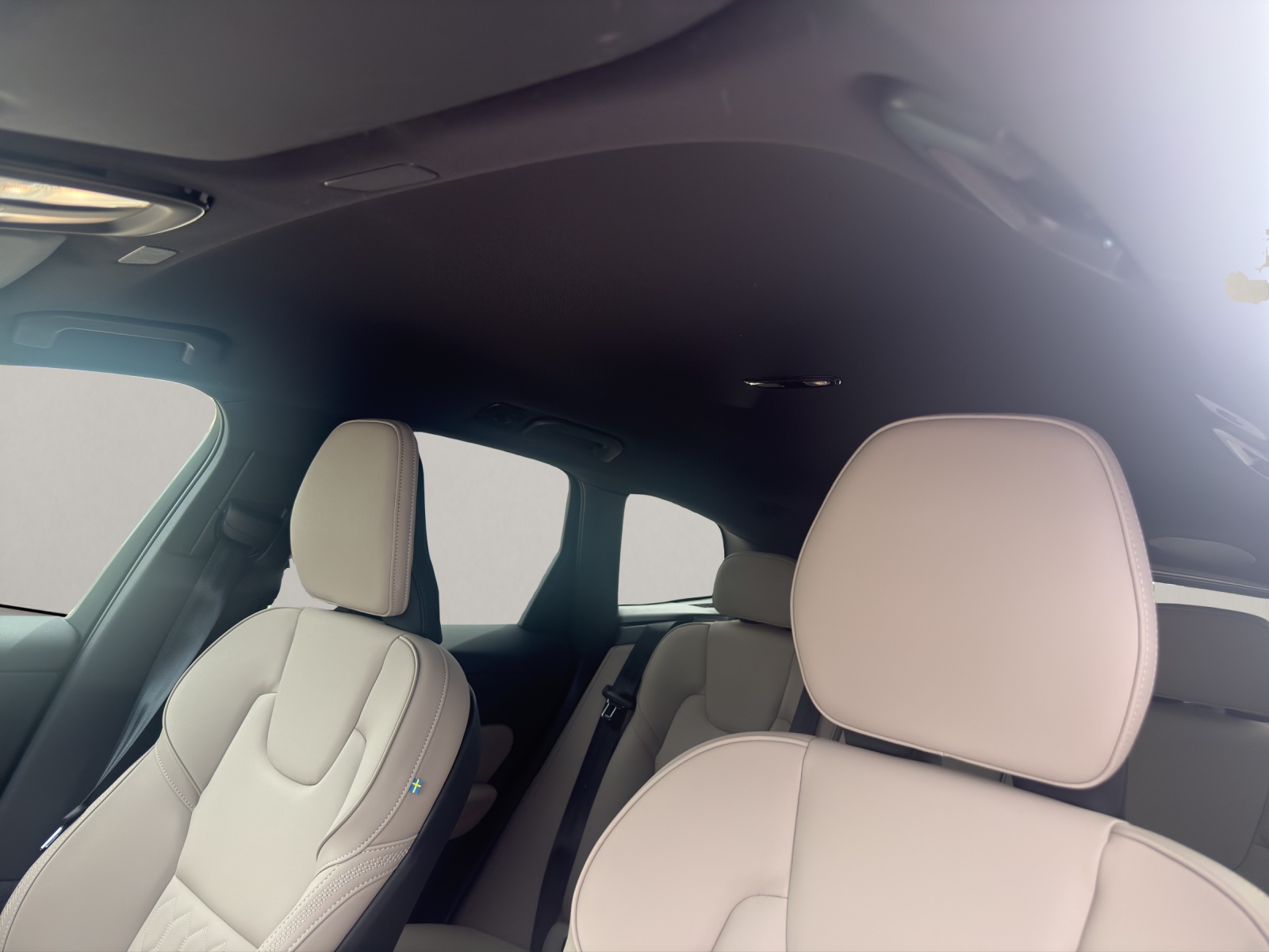 VOLVO XC60 2.0 B5 MH Plus Dark AWD-image-10
