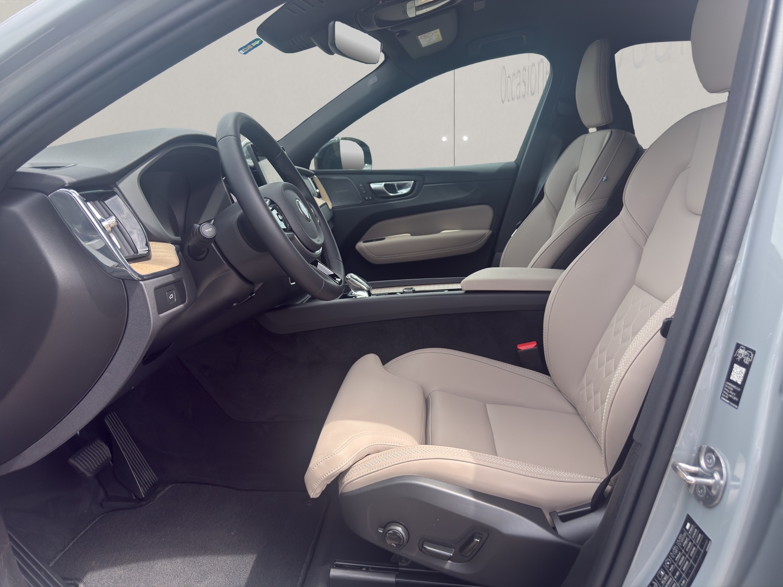 VOLVO XC60 2.0 B5 MH Plus Dark AWD-image-8
