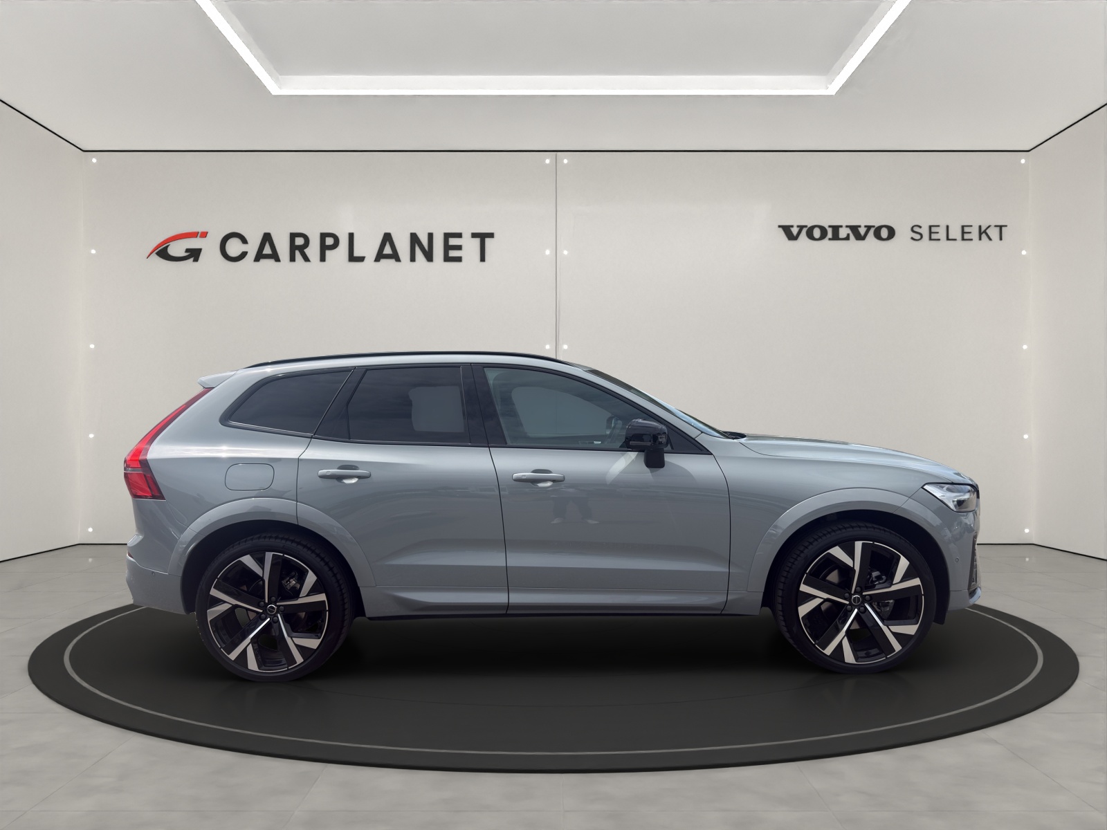 VOLVO XC60 2.0 B5 MH Plus Dark AWD-showroom-element-2