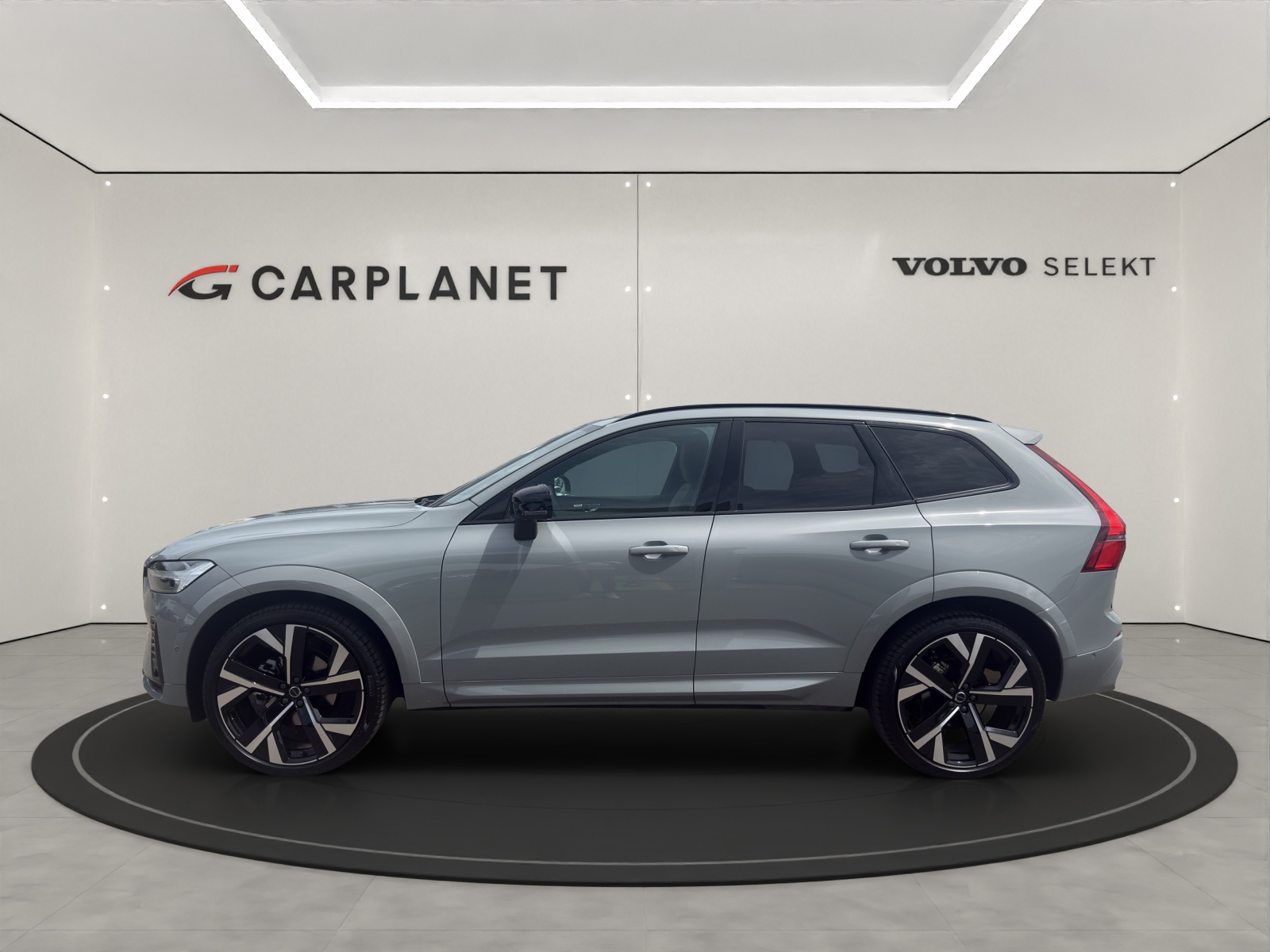 VOLVO XC60 2.0 B5 MH Plus Dark AWD-showroom-element-1