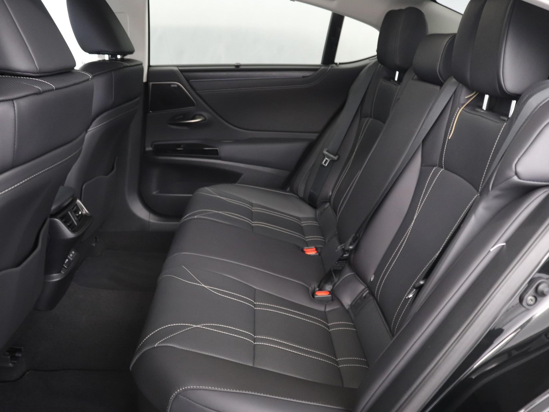 LEXUS ES 300h Excellence-image-9