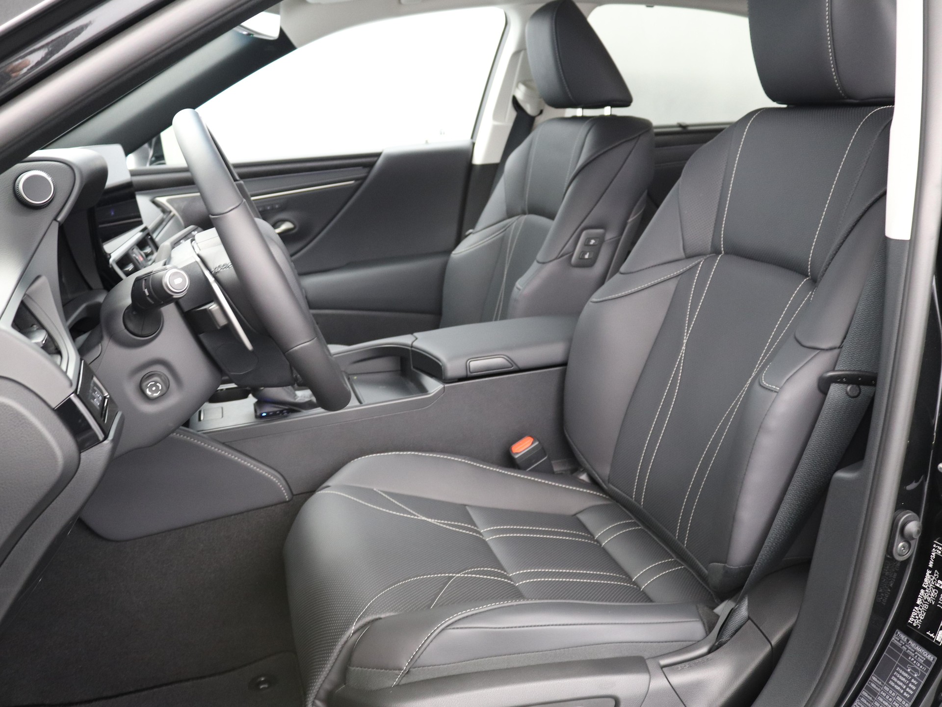 LEXUS ES 300h Excellence-image-8