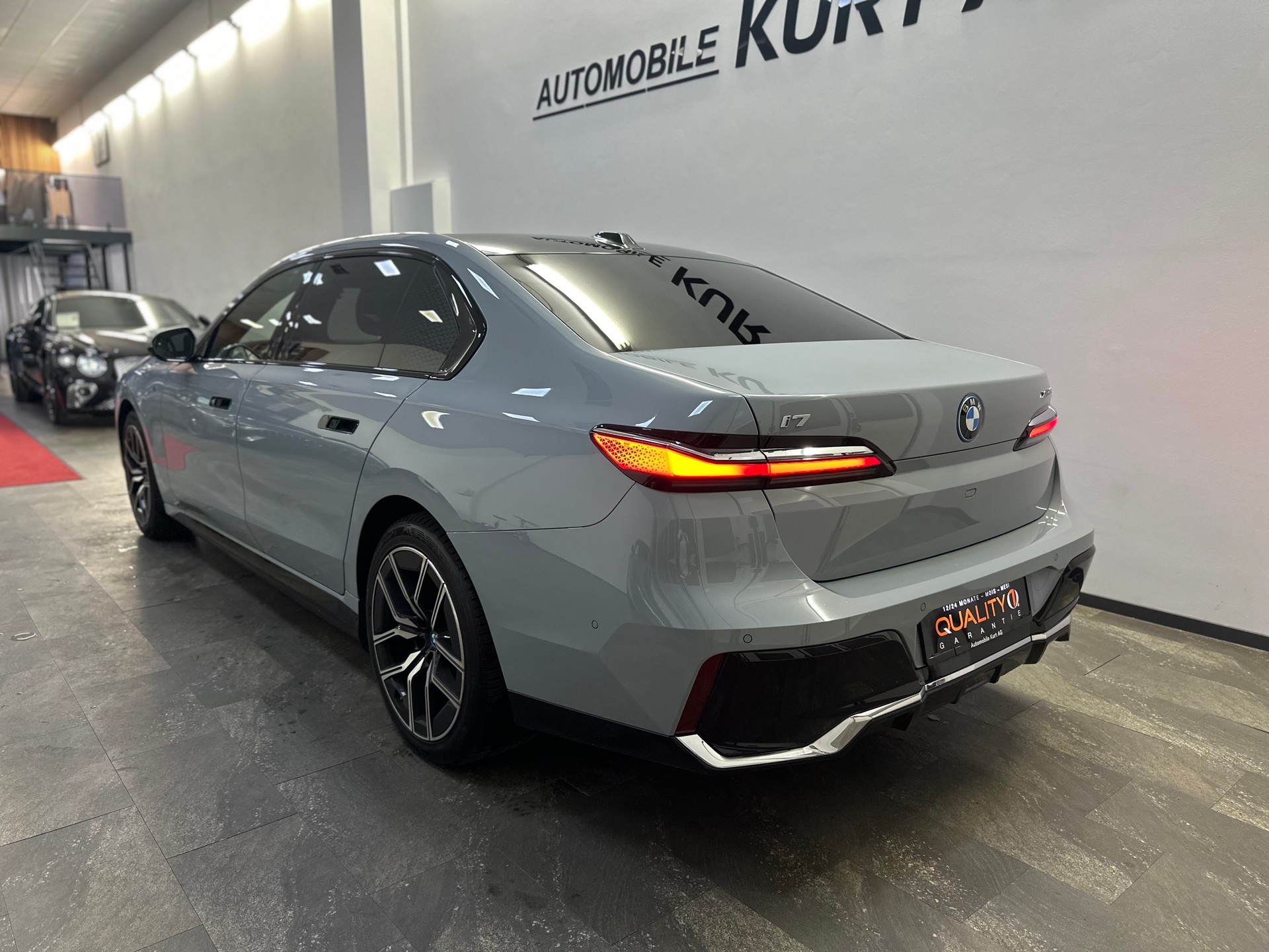 BMW i7 xDrive 60 M Sport-showroom-element-3