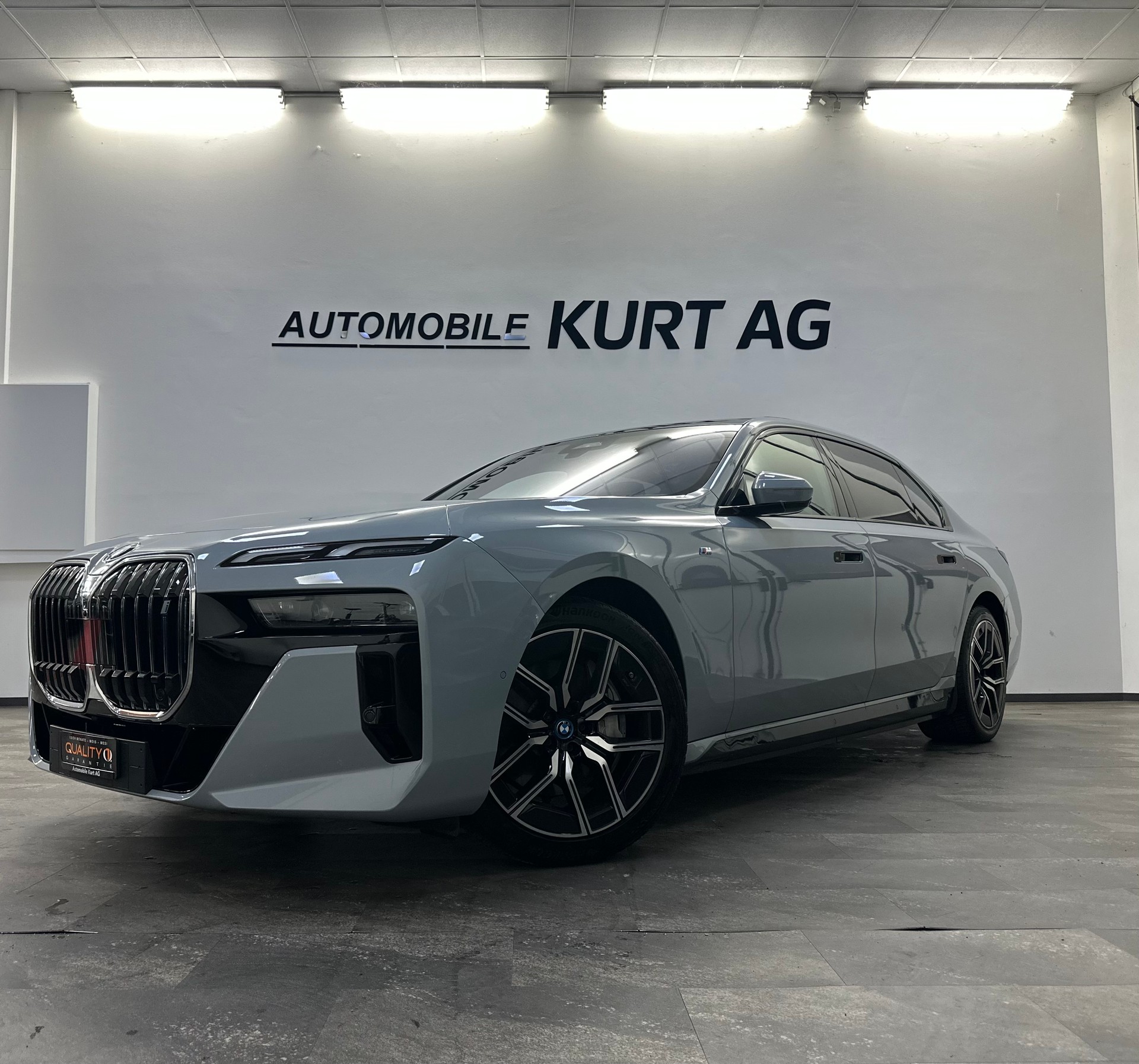 BMW i7 xDrive 60 M Sport-showroom-element-1