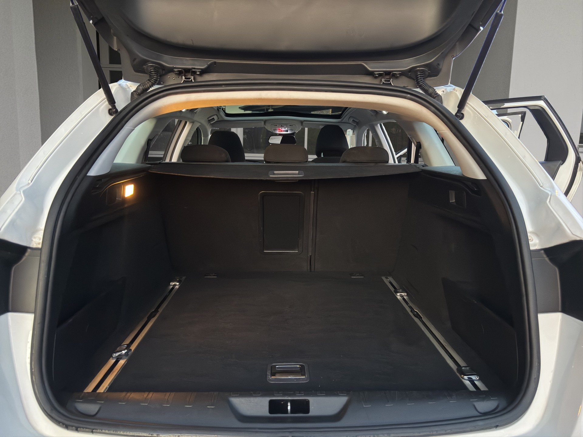 PEUGEOT 308 SW 1.6 BlueHDI Active Automatic-image-10