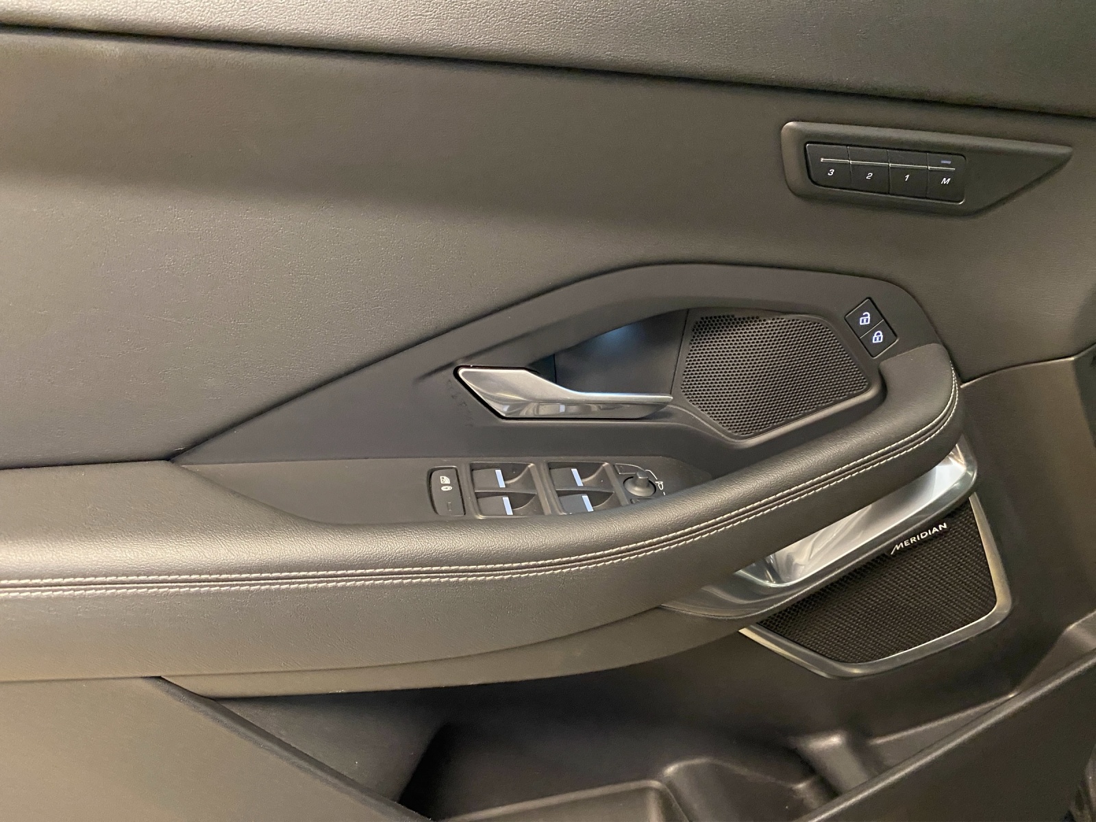 JAGUAR E-Pace 2.0 I4 300 Sport AWD-image-7