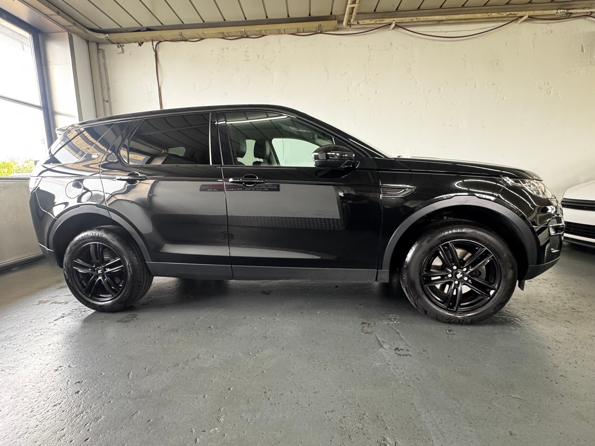 LAND ROVER Discovery Sport 2.0 Si4 Pure AT9-image-6