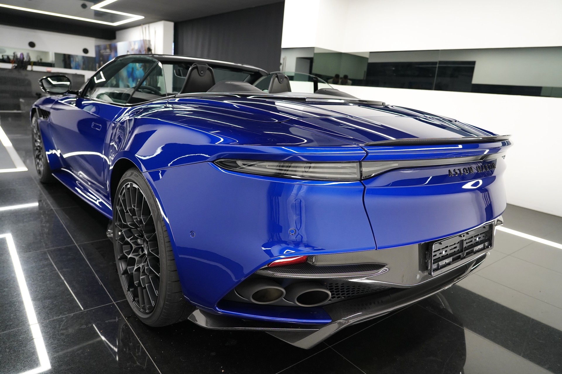 ASTON MARTIN DBS 770 Volante-image-4