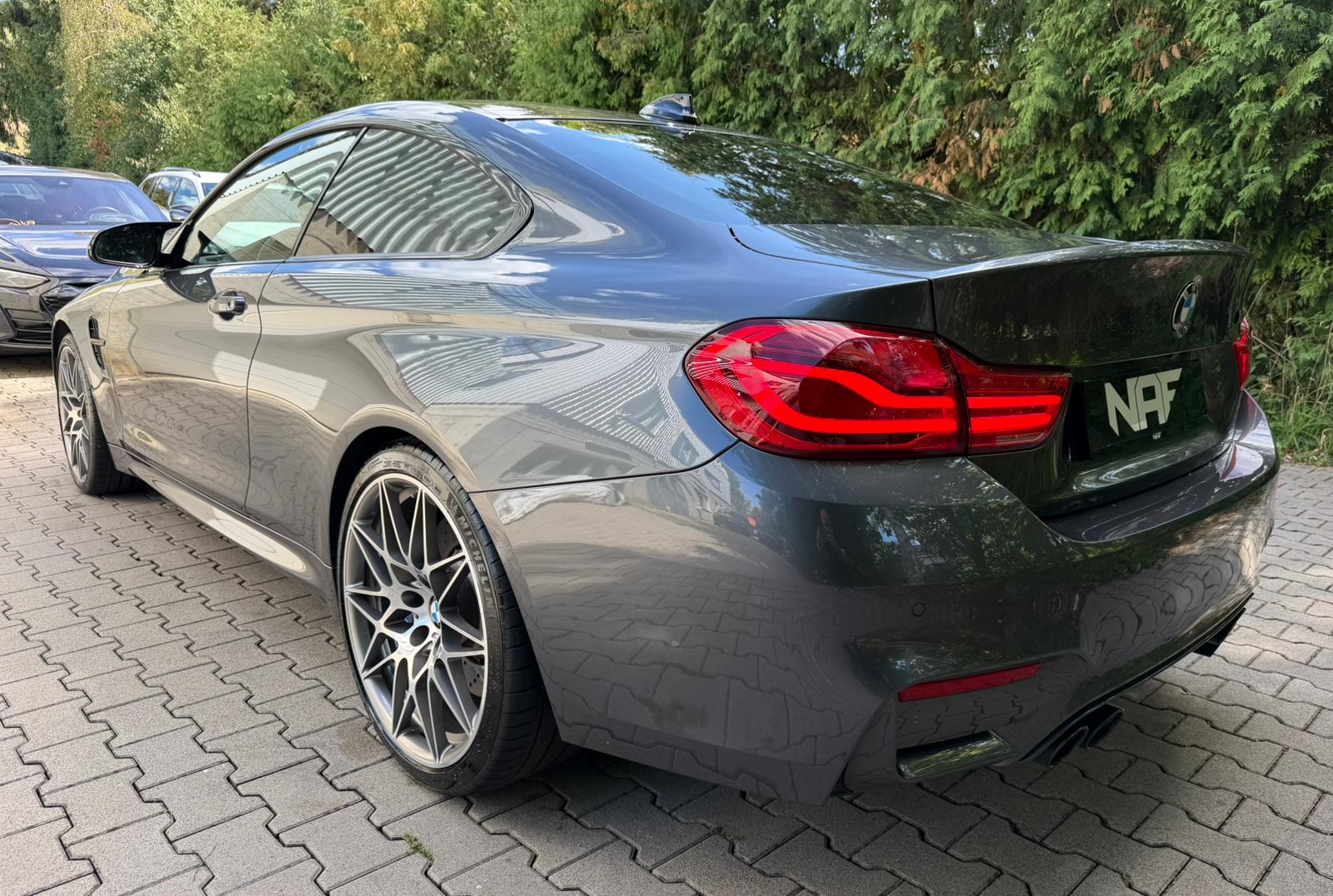 BMW M4 Coupé Competition DKG-showroom-element-2