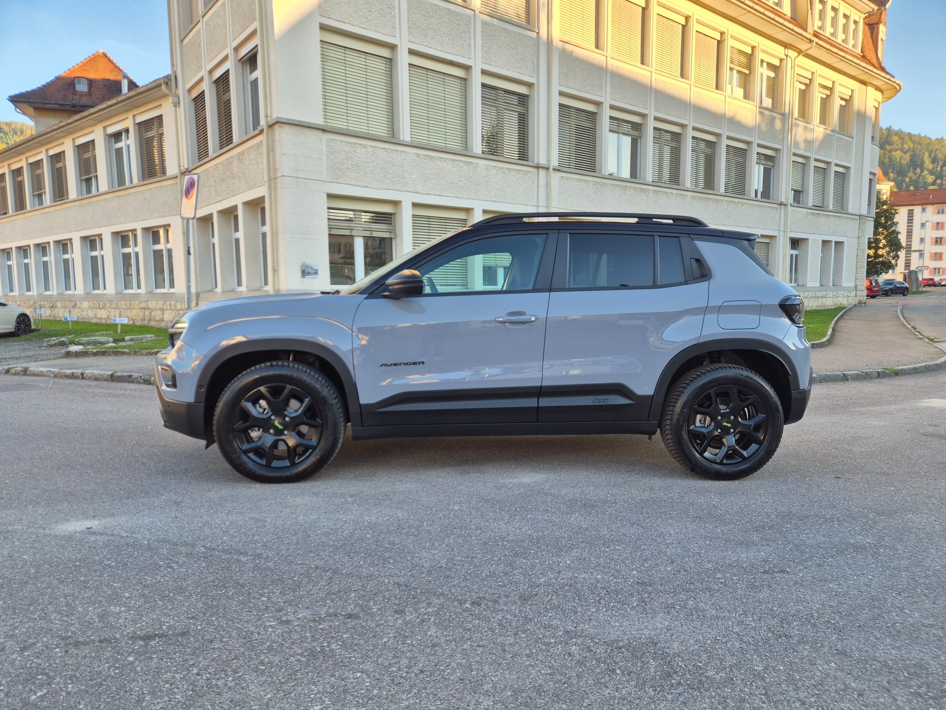 JEEP Avenger 1.2 Turbo MHEV Overland Leather 4xe-showroom-element-1