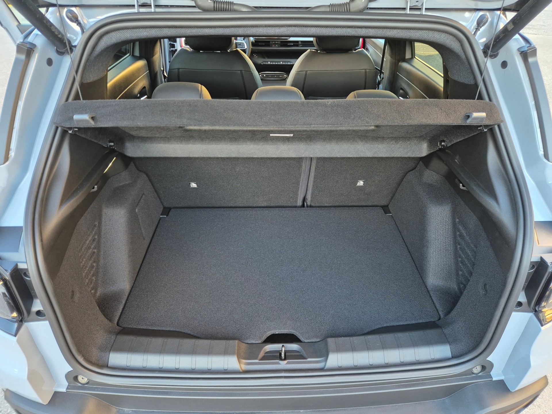 JEEP Avenger 1.2 Turbo MHEV Overland Leather 4xe-image-12