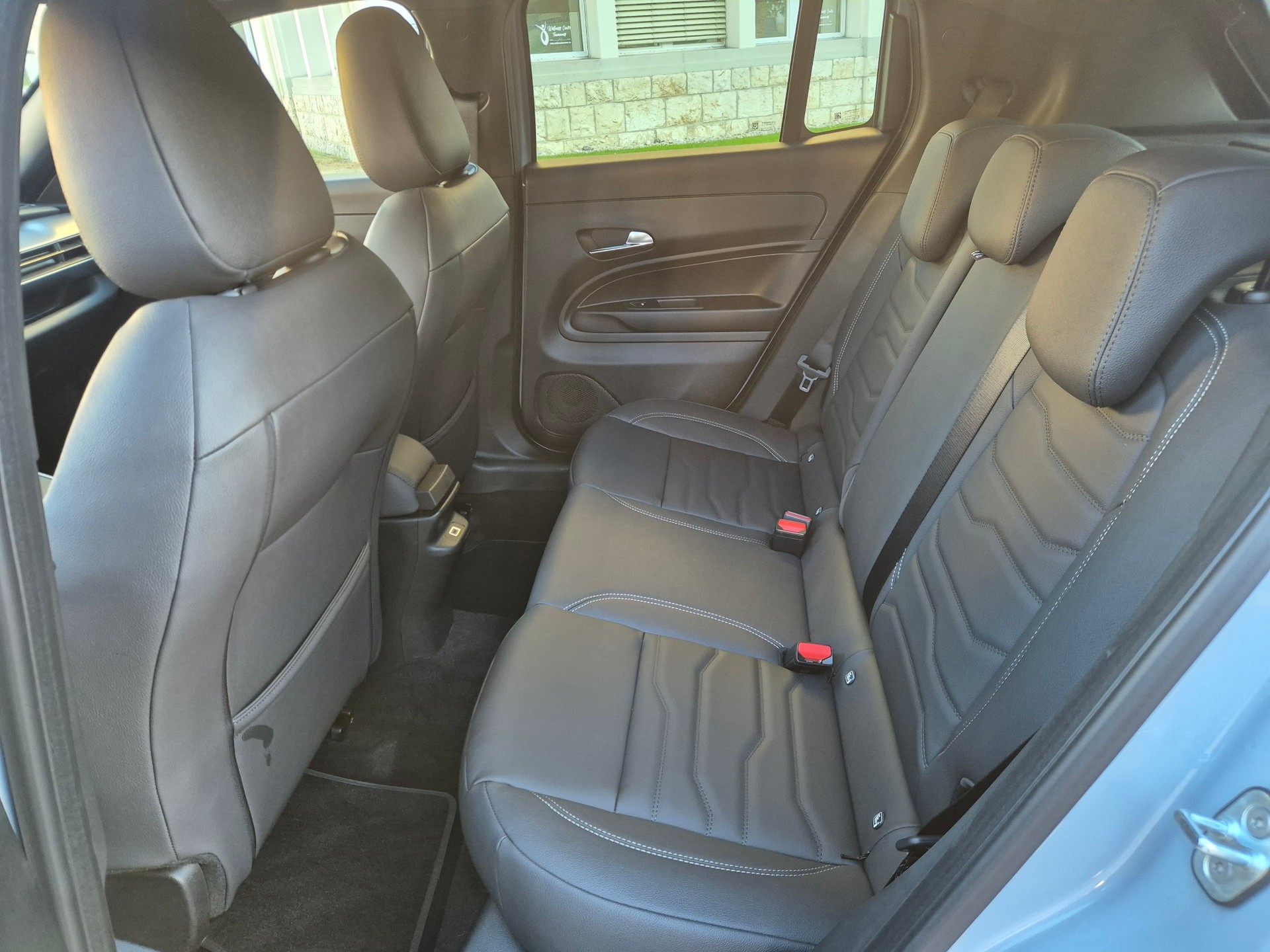 JEEP Avenger 1.2 Turbo MHEV Overland Leather 4xe-image-10