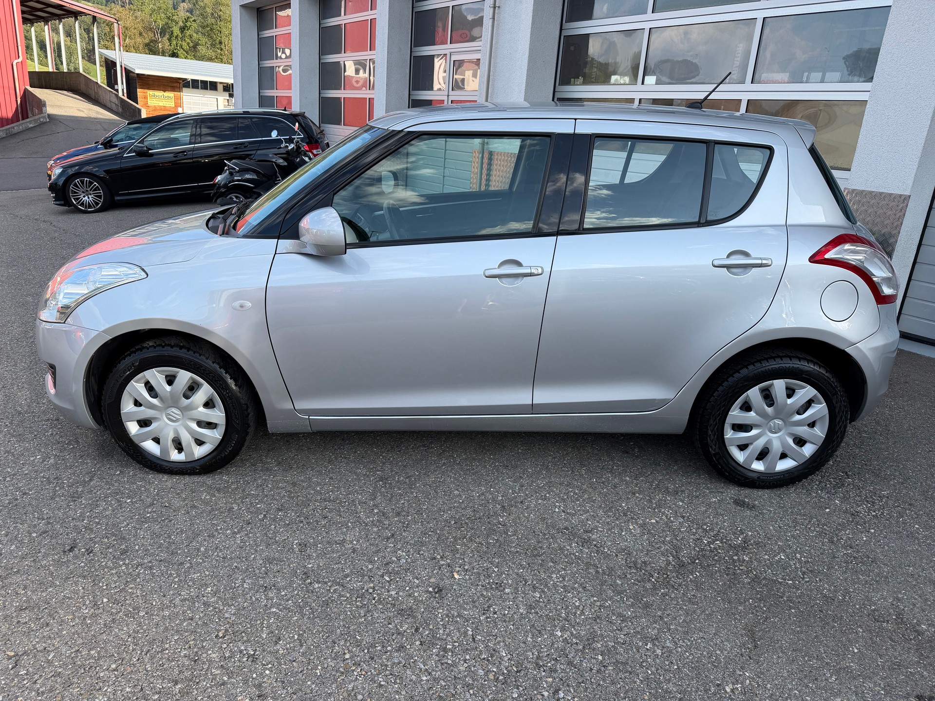 SUZUKI Swift 1.2i 16V GL Top 4x4-showroom-element-1