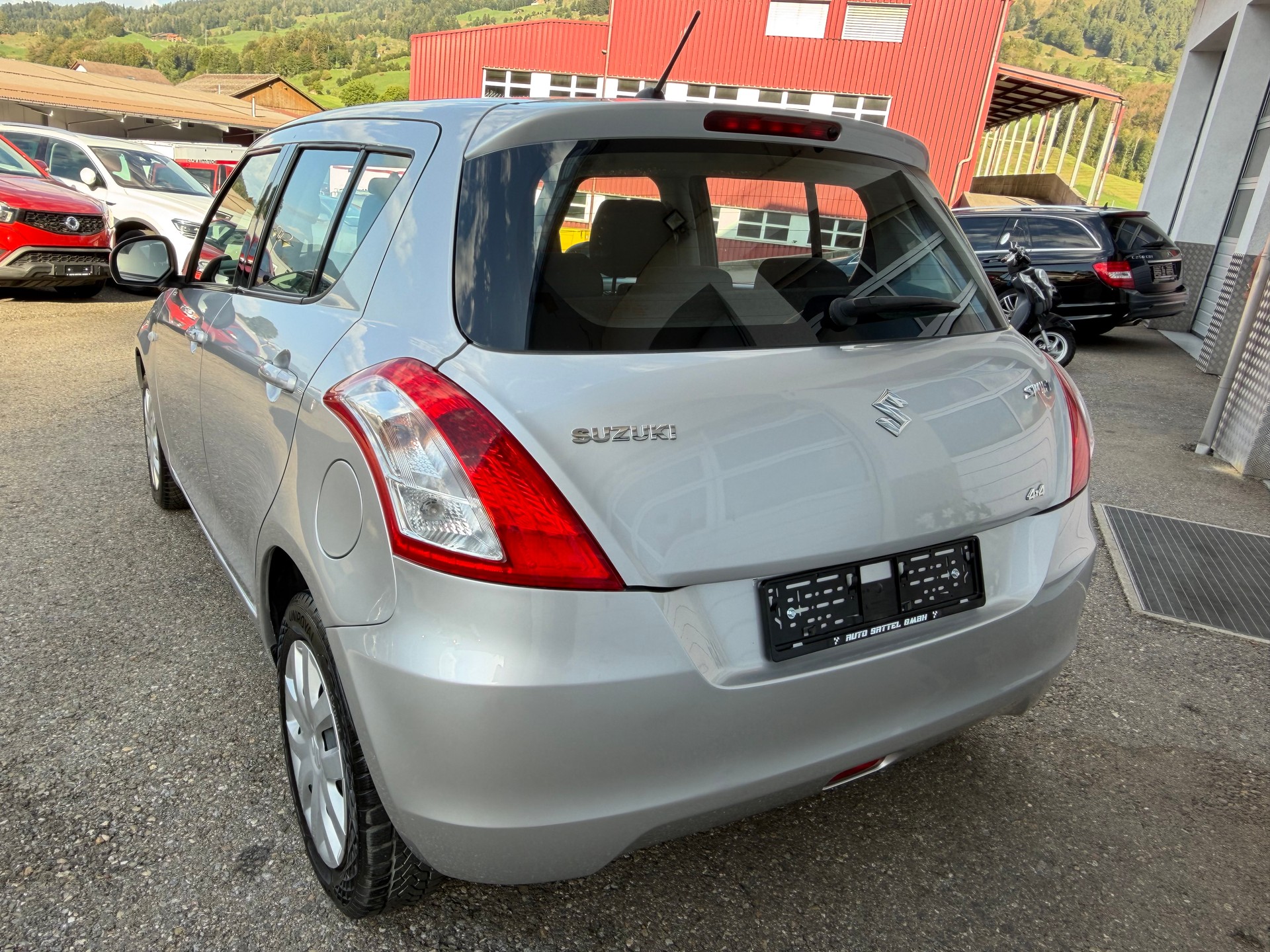 SUZUKI Swift 1.2i 16V GL Top 4x4-showroom-element-2
