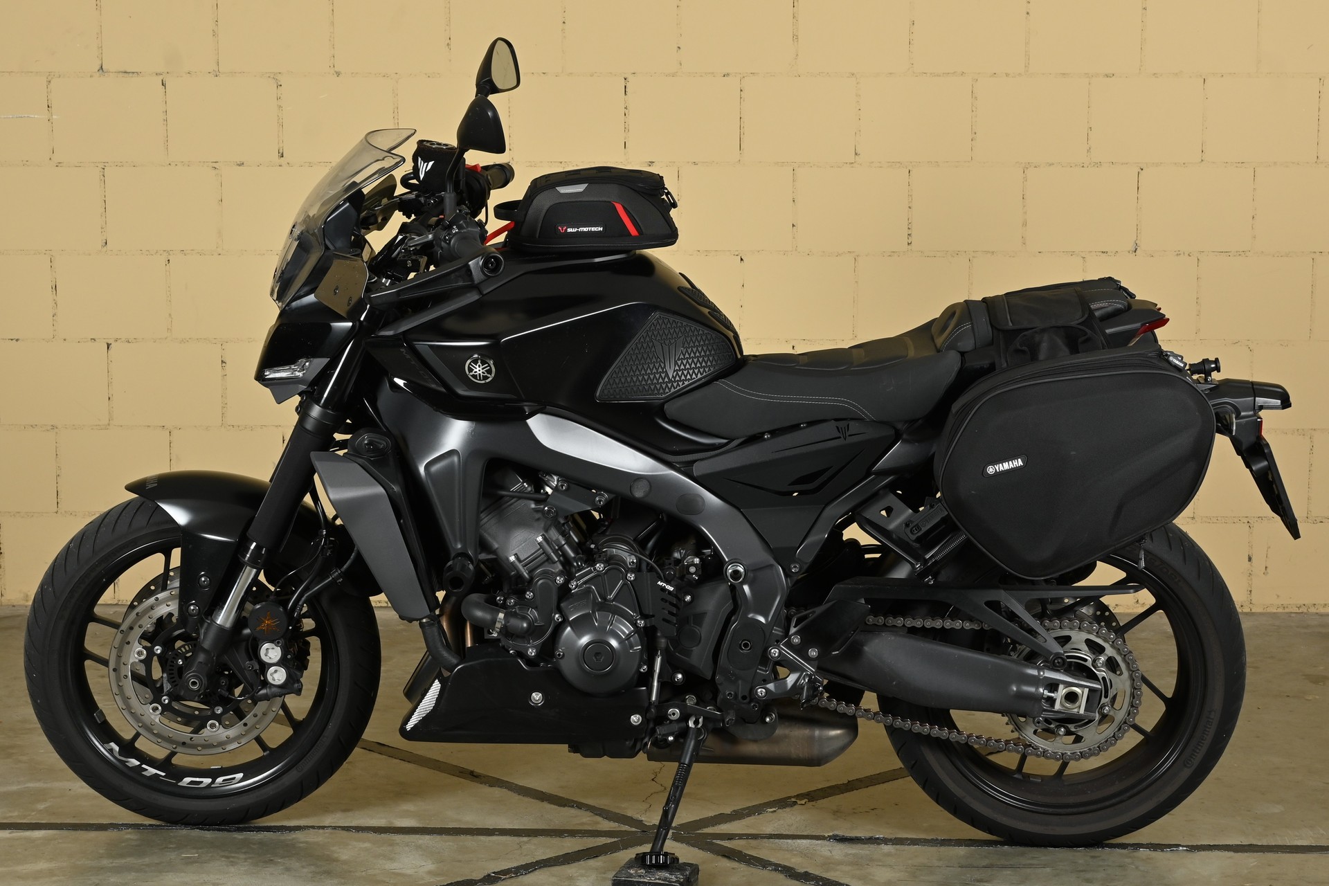 YAMAHA MT-09-image-11