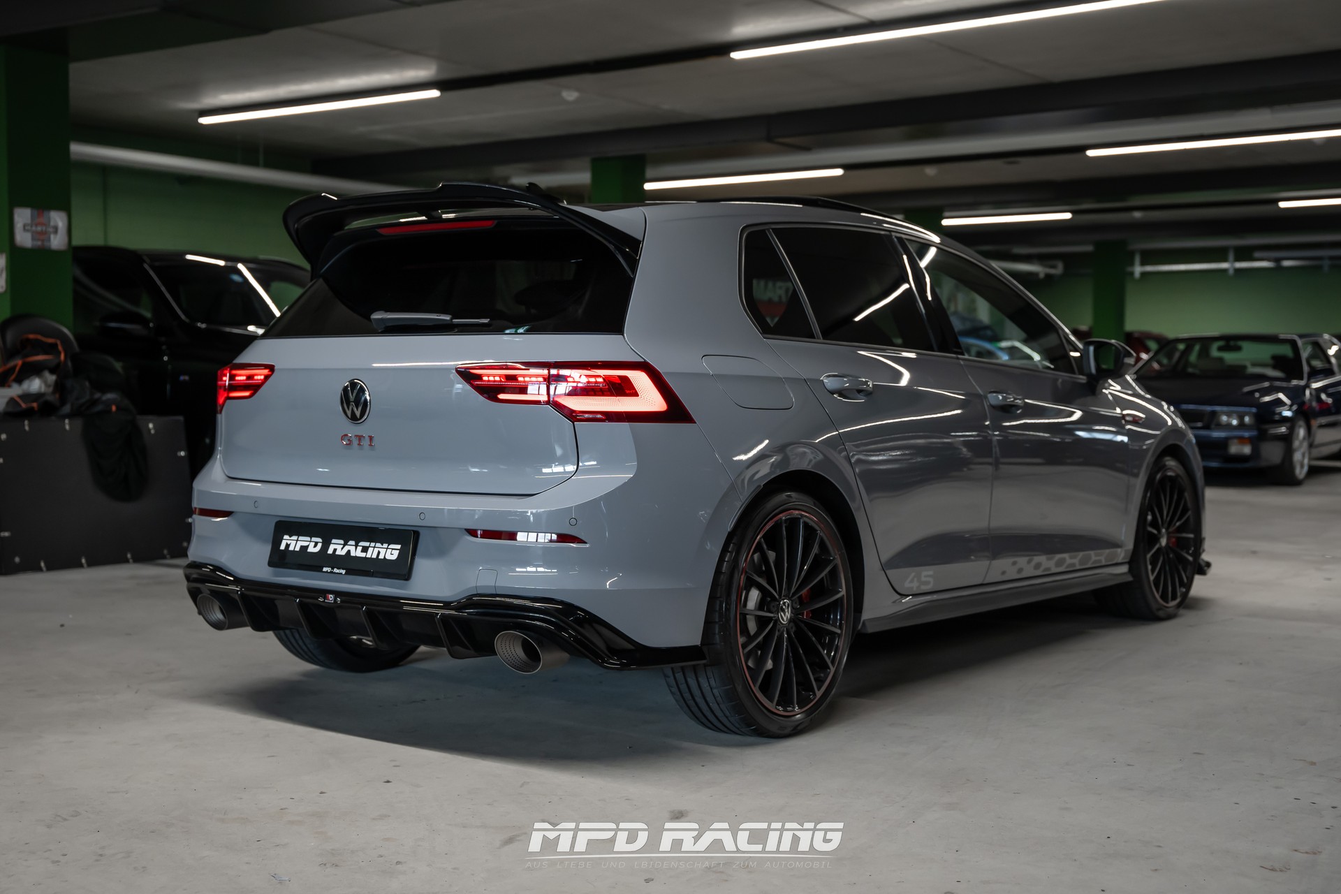 VW Golf 2.0 TSI GTI Clubsport DSG 45 Jahre-showroom-element-3