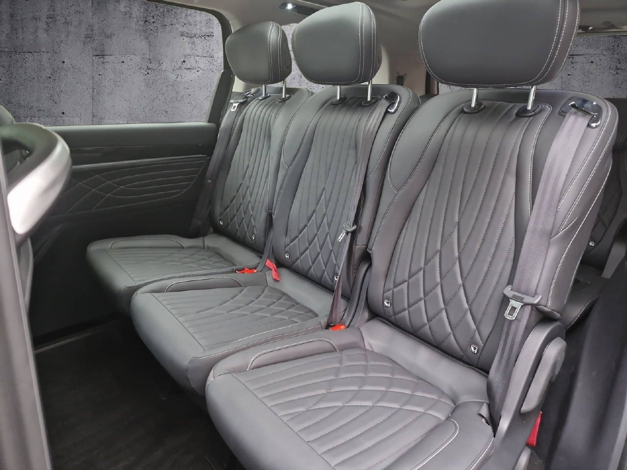 MAXUS Mifa 9 Luxury 8P-image-7
