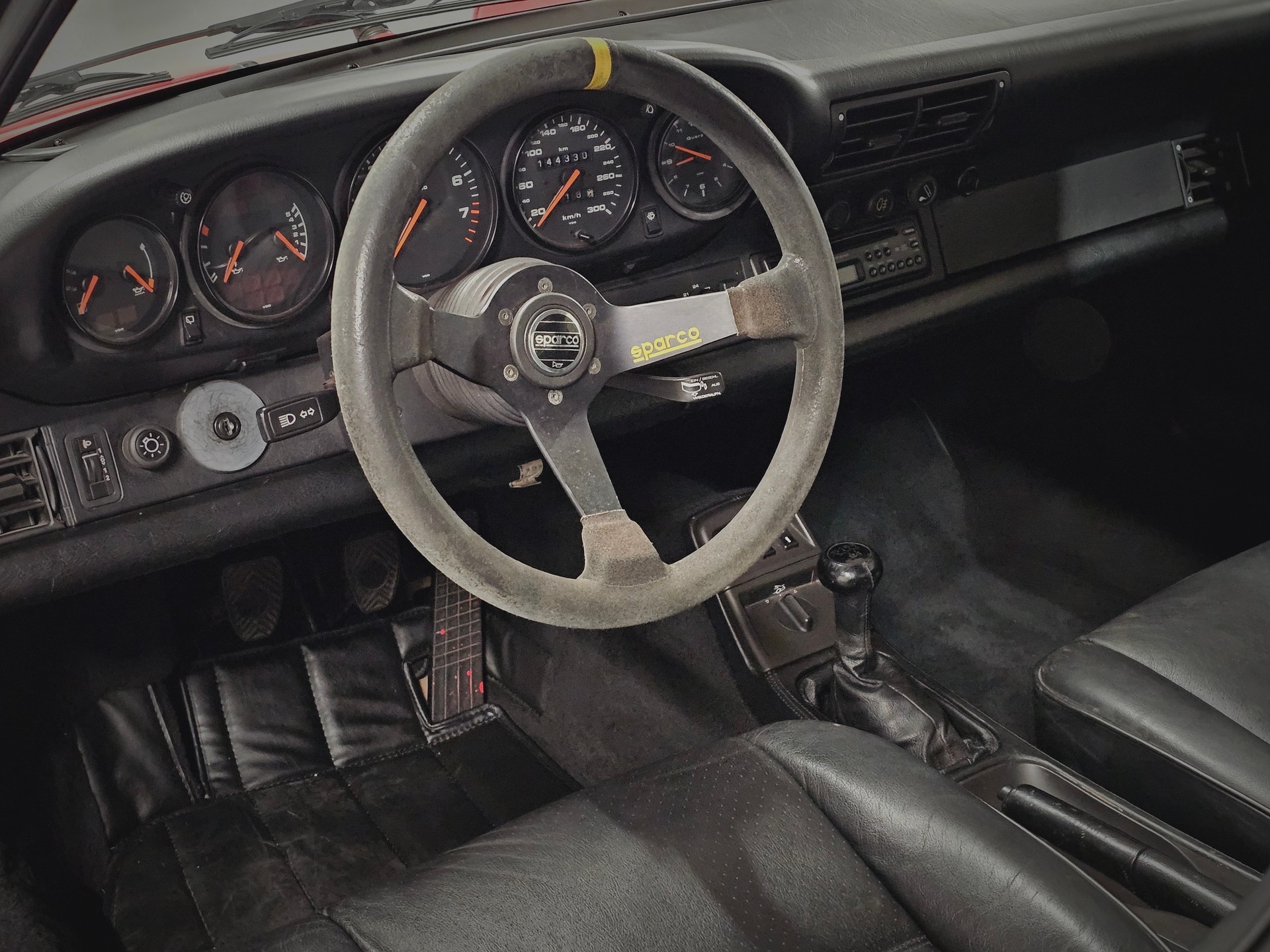 PORSCHE 911 Carrera 2-image-7