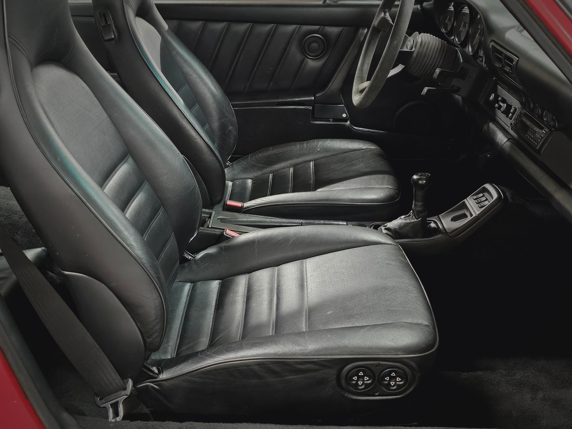 PORSCHE 911 Carrera 2-image-10