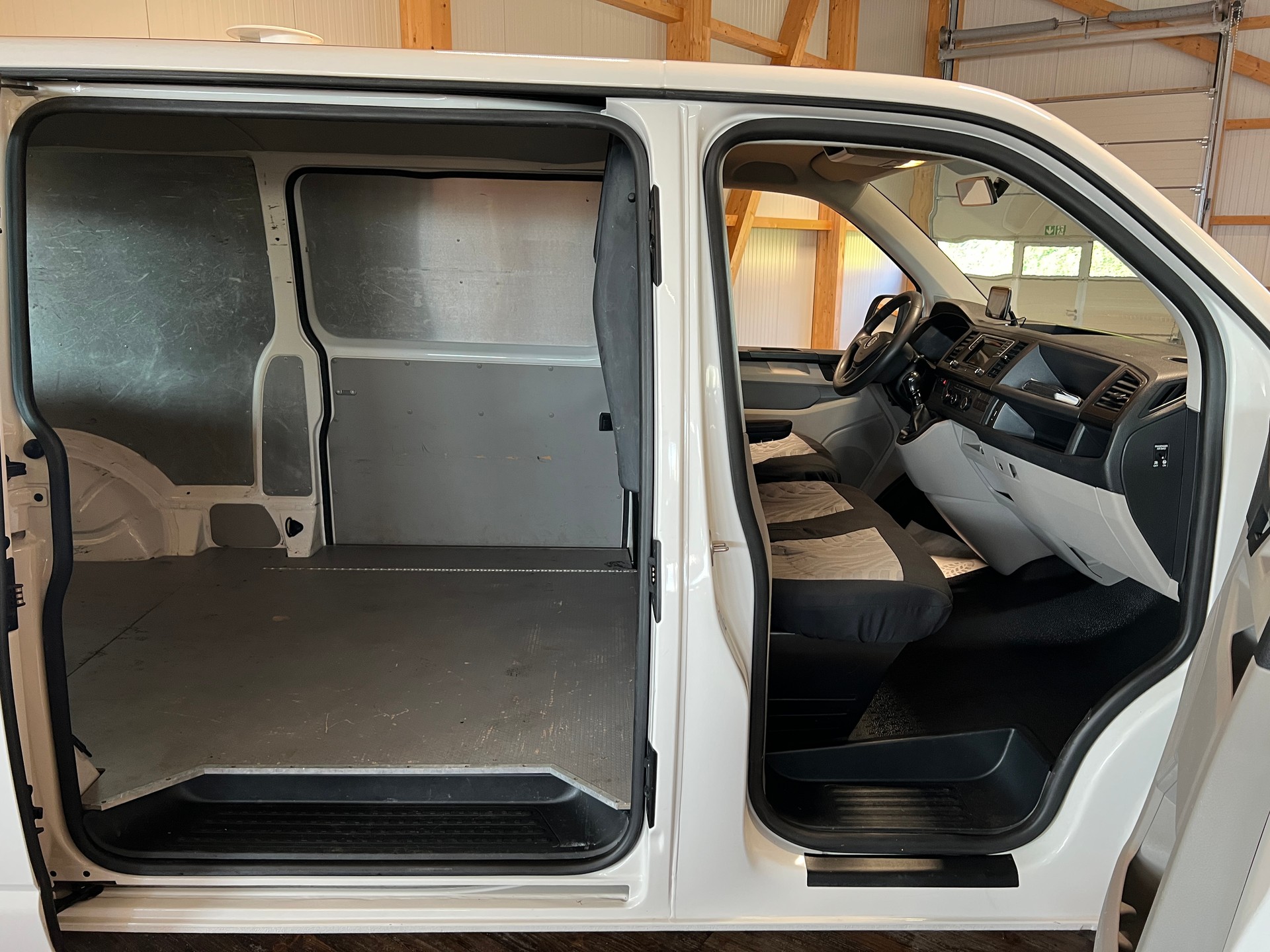 VW T6 2.0 TDI 4Motion-image-12