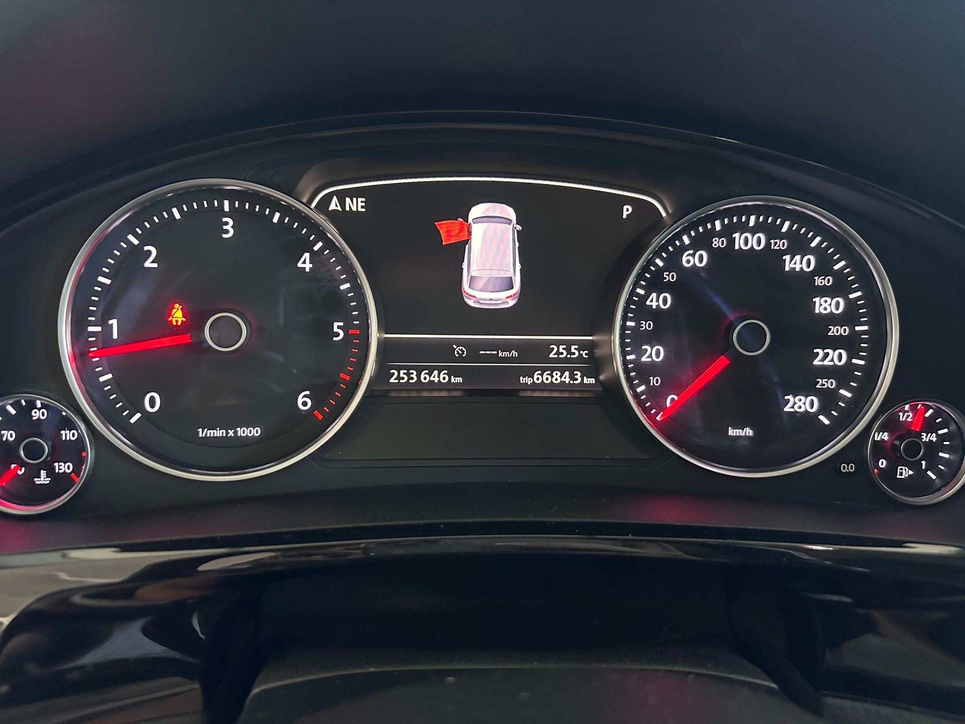 VW Touareg 3.0 TDI BMT Peak Tiptronic-image-9