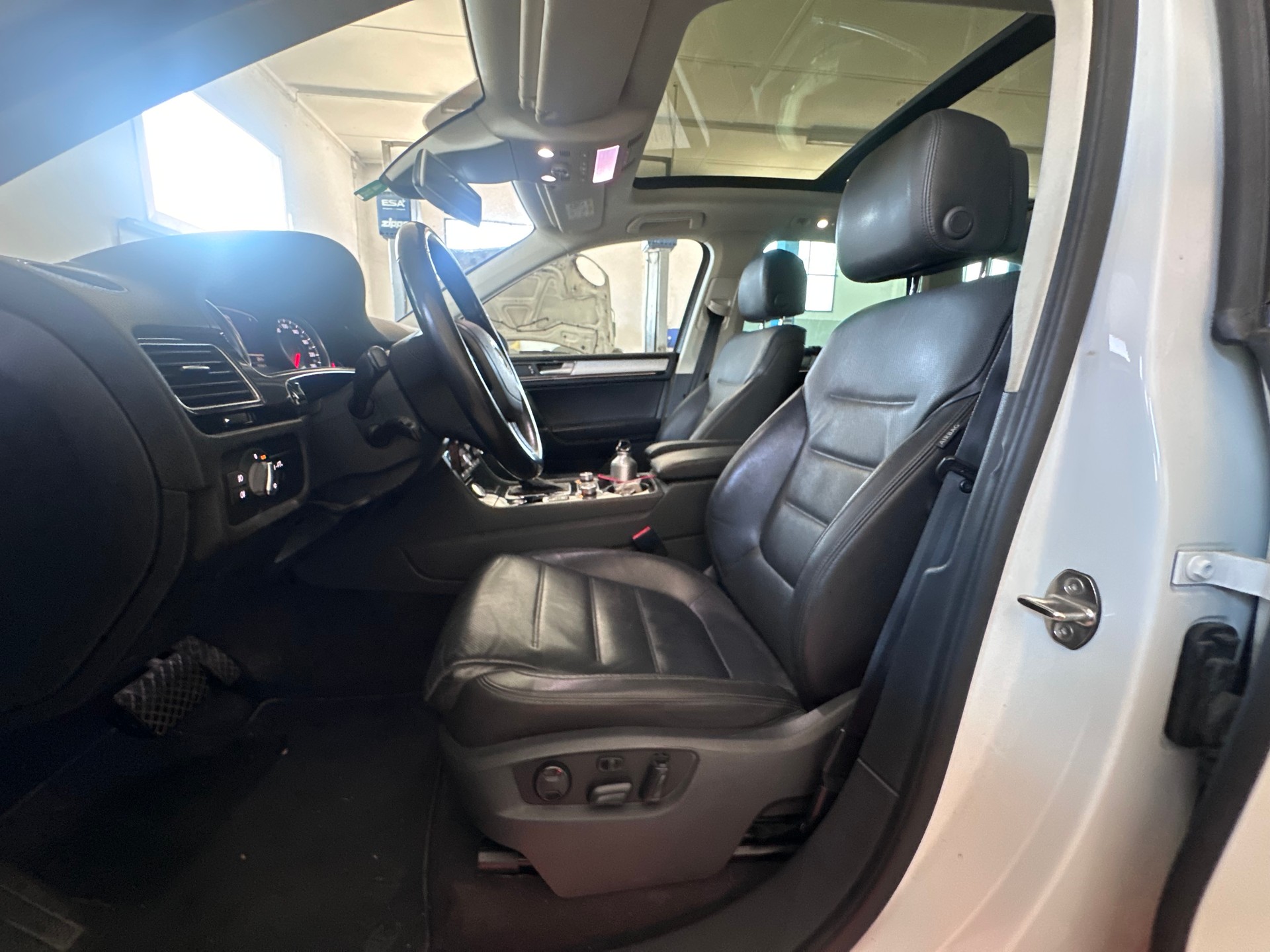 VW Touareg 3.0 TDI BMT Peak Tiptronic-image-7