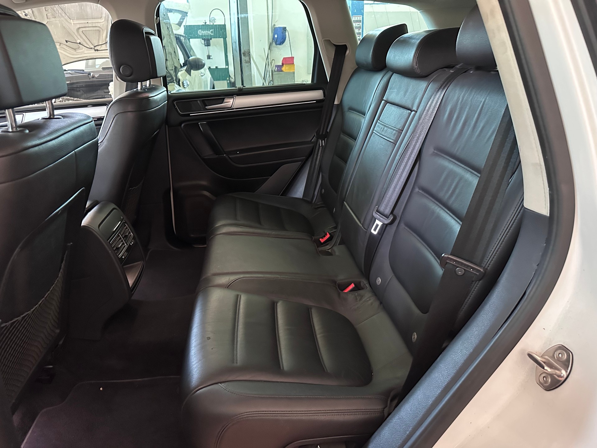 VW Touareg 3.0 TDI BMT Peak Tiptronic-image-8