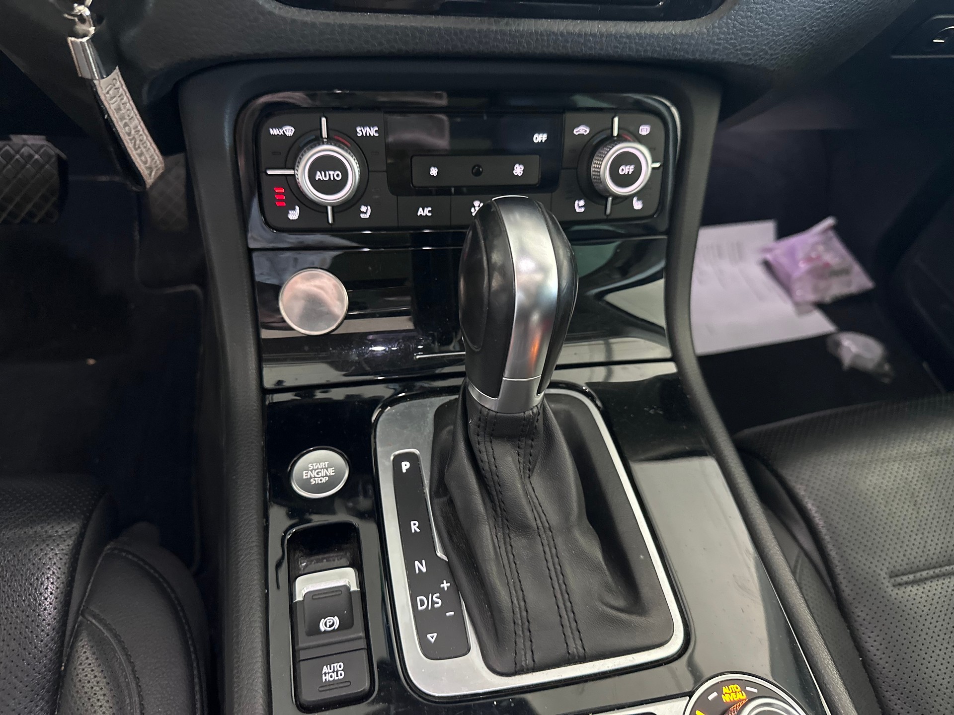 VW Touareg 3.0 TDI BMT Peak Tiptronic-image-12