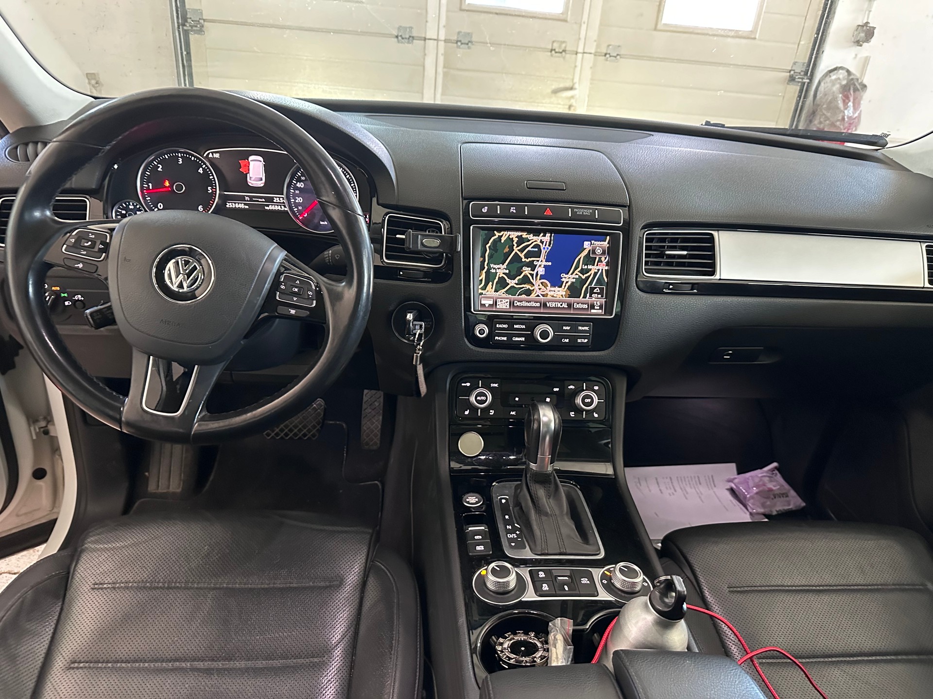 VW Touareg 3.0 TDI BMT Peak Tiptronic-image-11