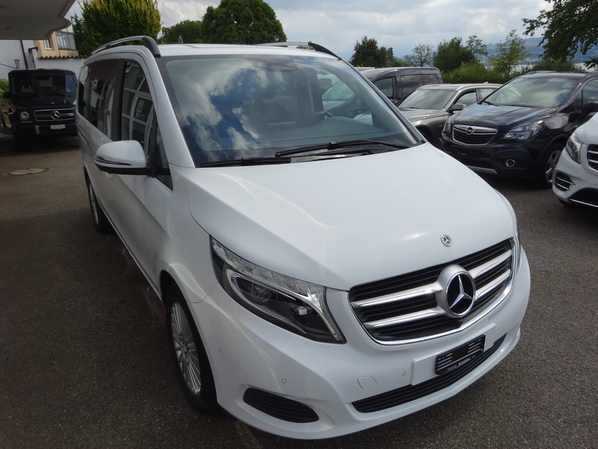 MERCEDES-BENZ V 220 d lang 4Matic 7G-Tronic-showroom-element-3