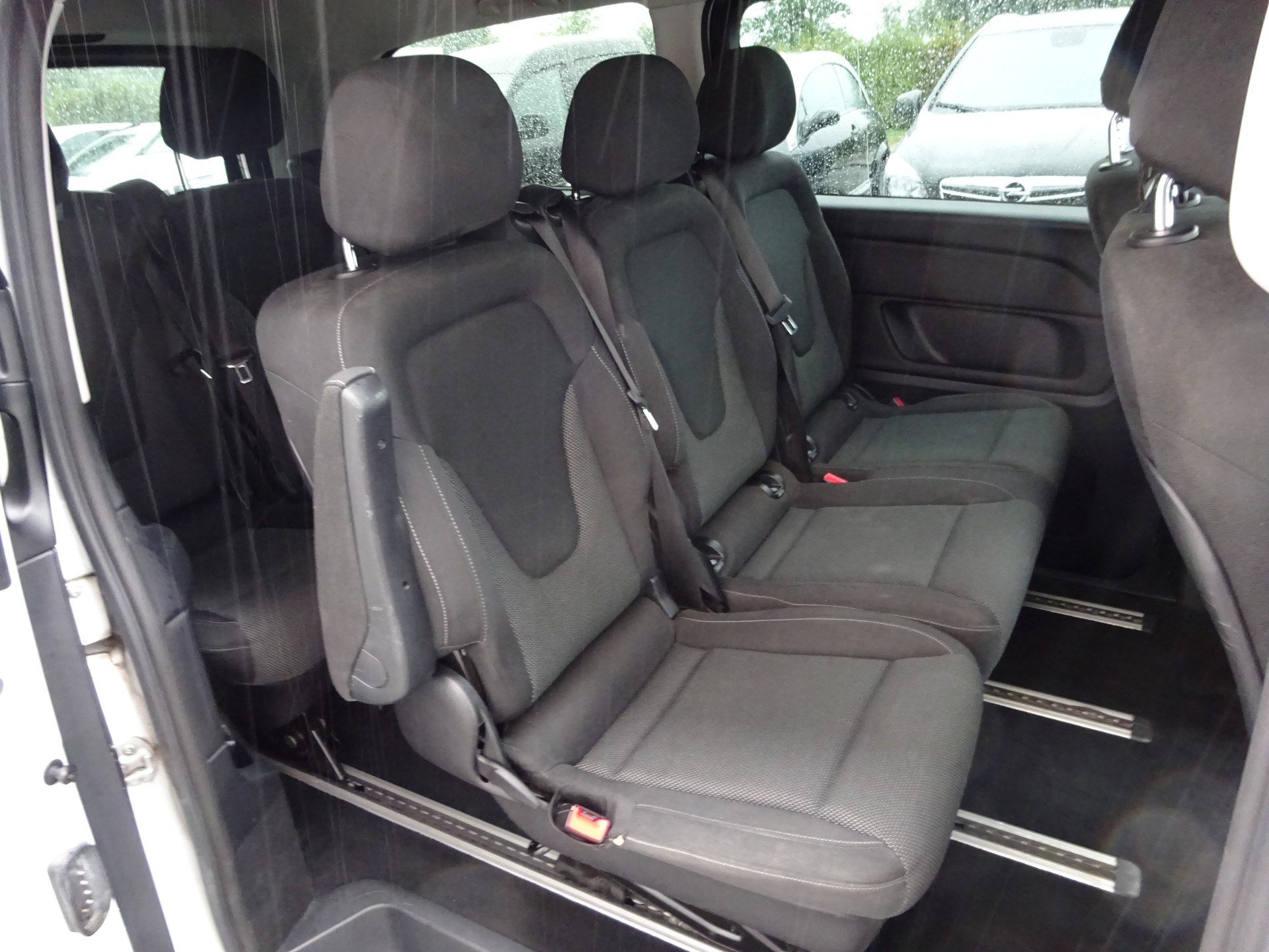 MERCEDES-BENZ V 220 d lang 4Matic 7G-Tronic-image-9