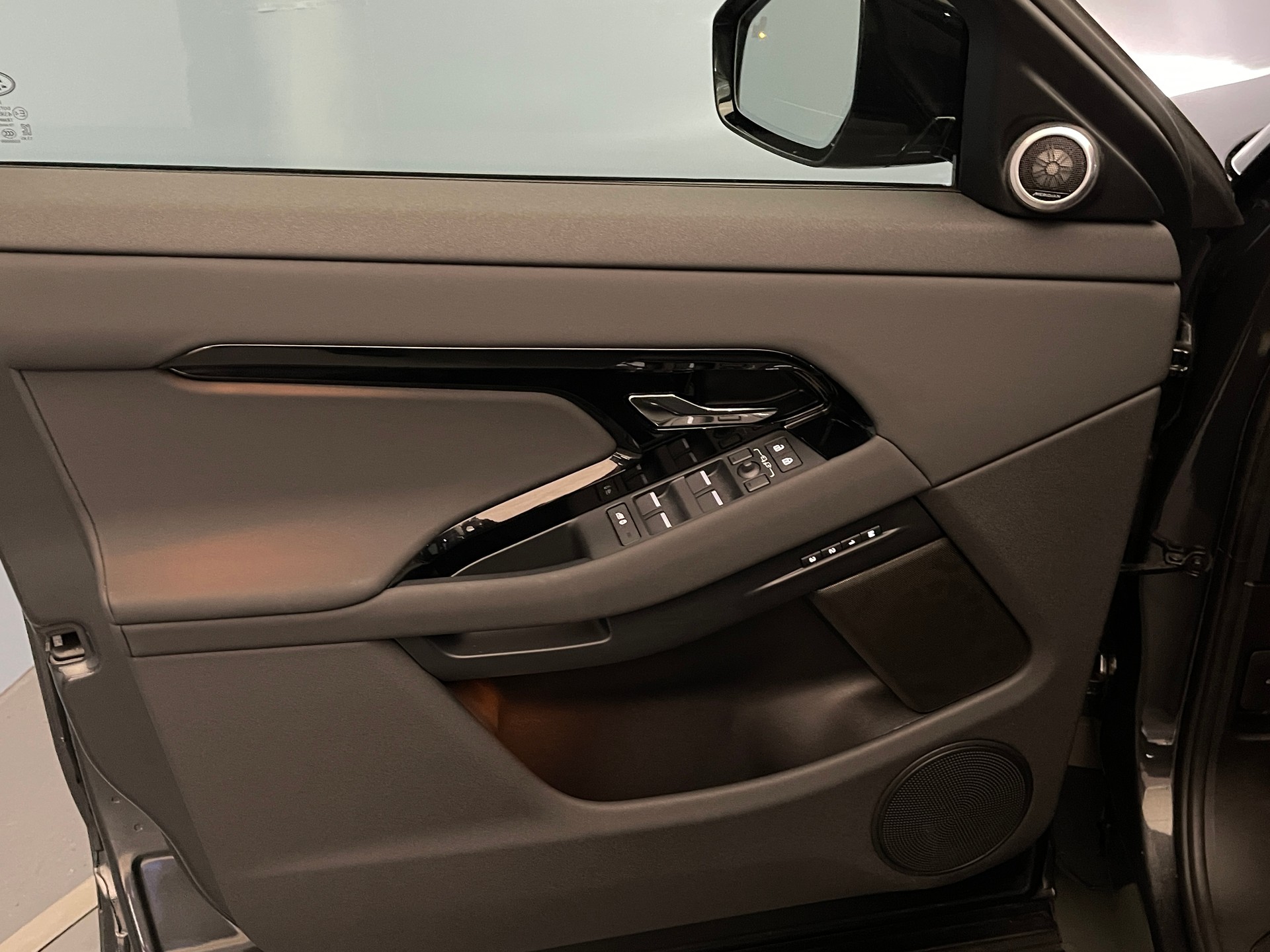 LAND ROVER Range Rover Evoque 1.5 T 270e S-image-7