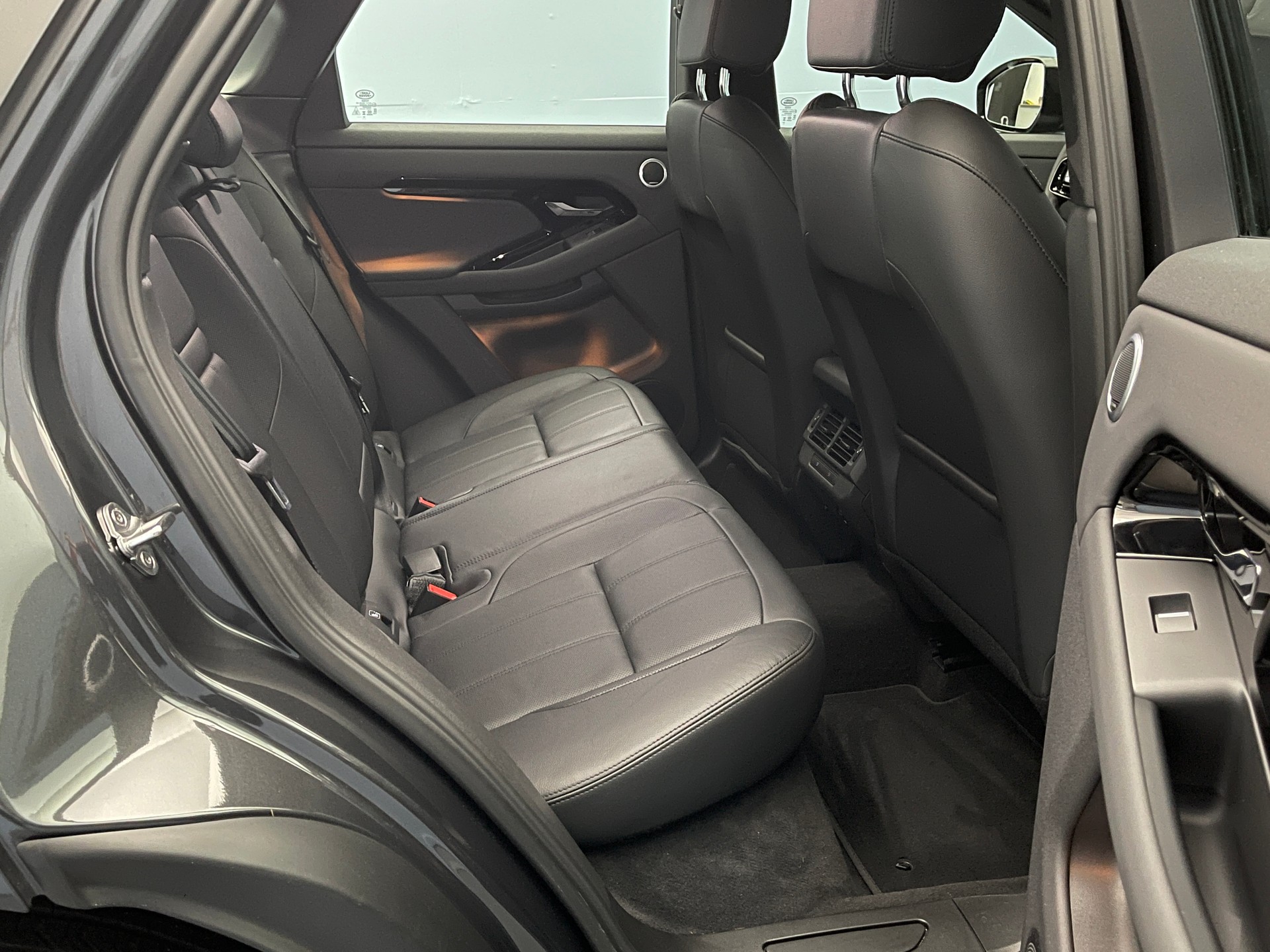 LAND ROVER Range Rover Evoque 1.5 T 270e S-image-11