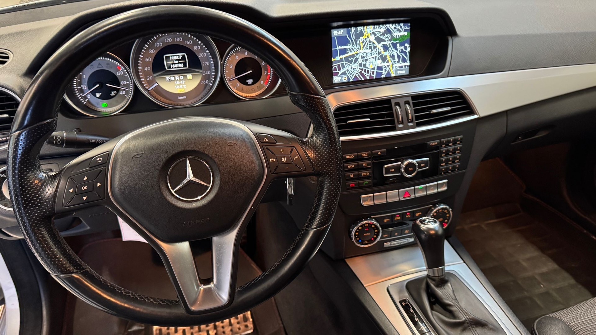 MERCEDES-BENZ C 180 CGI BlueEfficiency Avantgarde Automatic-image-9