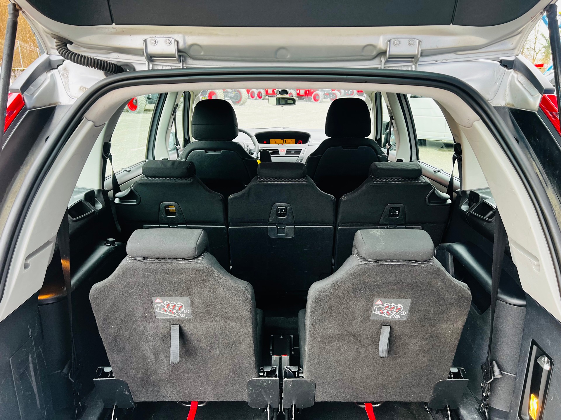CITROEN Grand C4 Picasso 1.6 HDI 16V Attraction-image-6