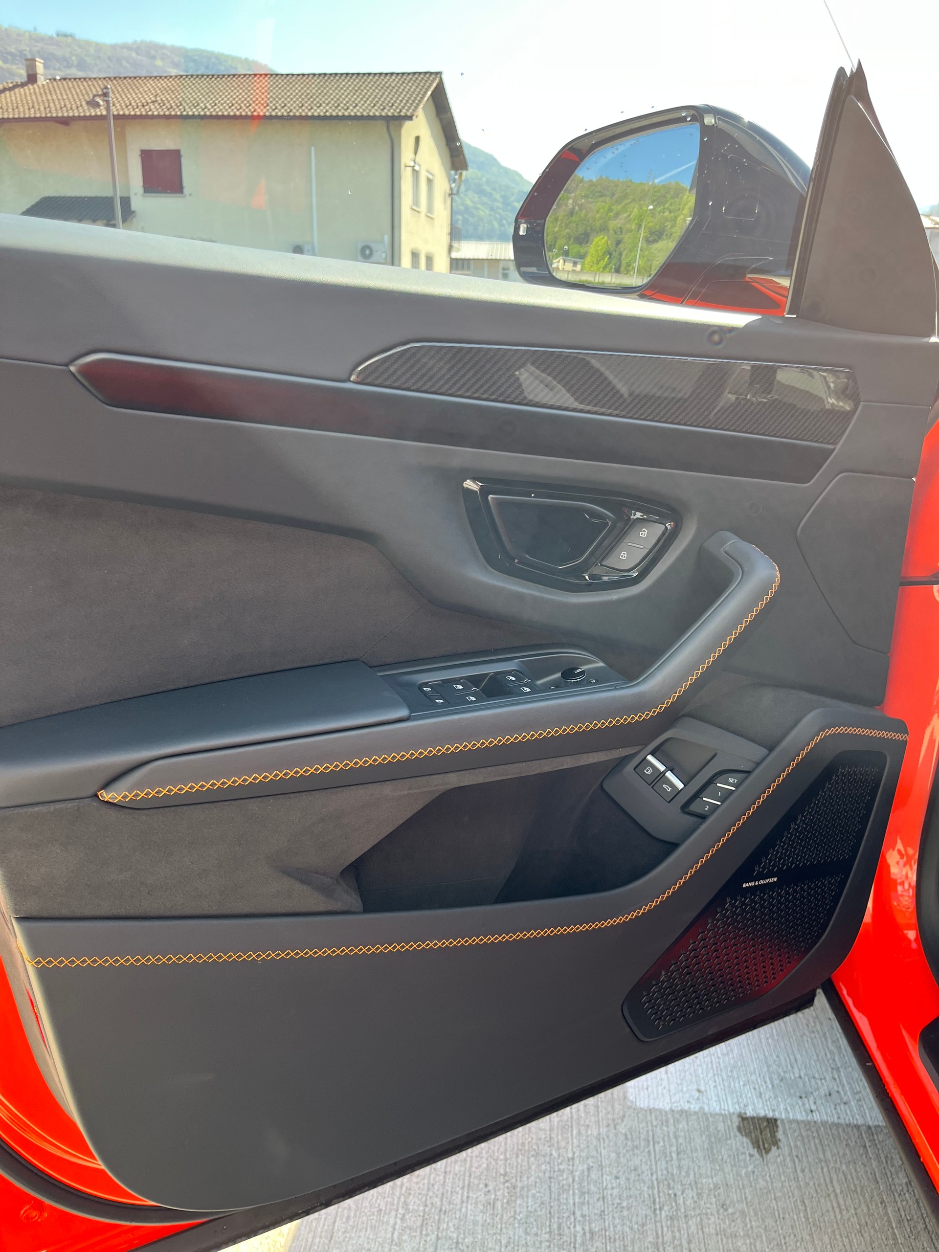 LAMBORGHINI Urus SE MY25 - Auto CH - Scarico Sportivo Akrapovic - Garanzia di Fabbrica fino al 28.07.2029 - Lamborghini Lugano-image-12