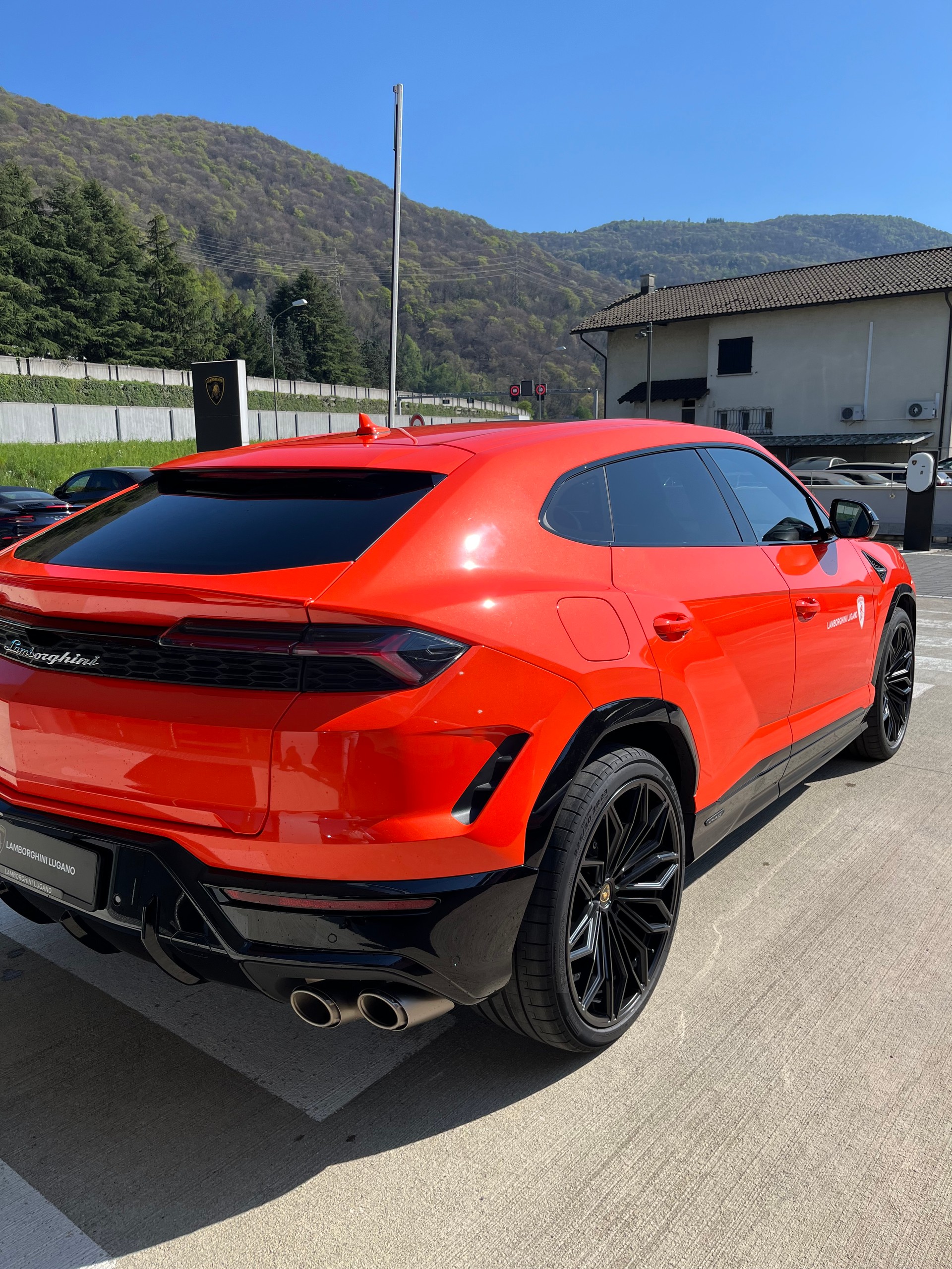 LAMBORGHINI Urus SE MY25 - Auto CH - Scarico Sportivo Akrapovic - Garanzia di Fabbrica fino al 28.07.2029 - Lamborghini Lugano-image-4