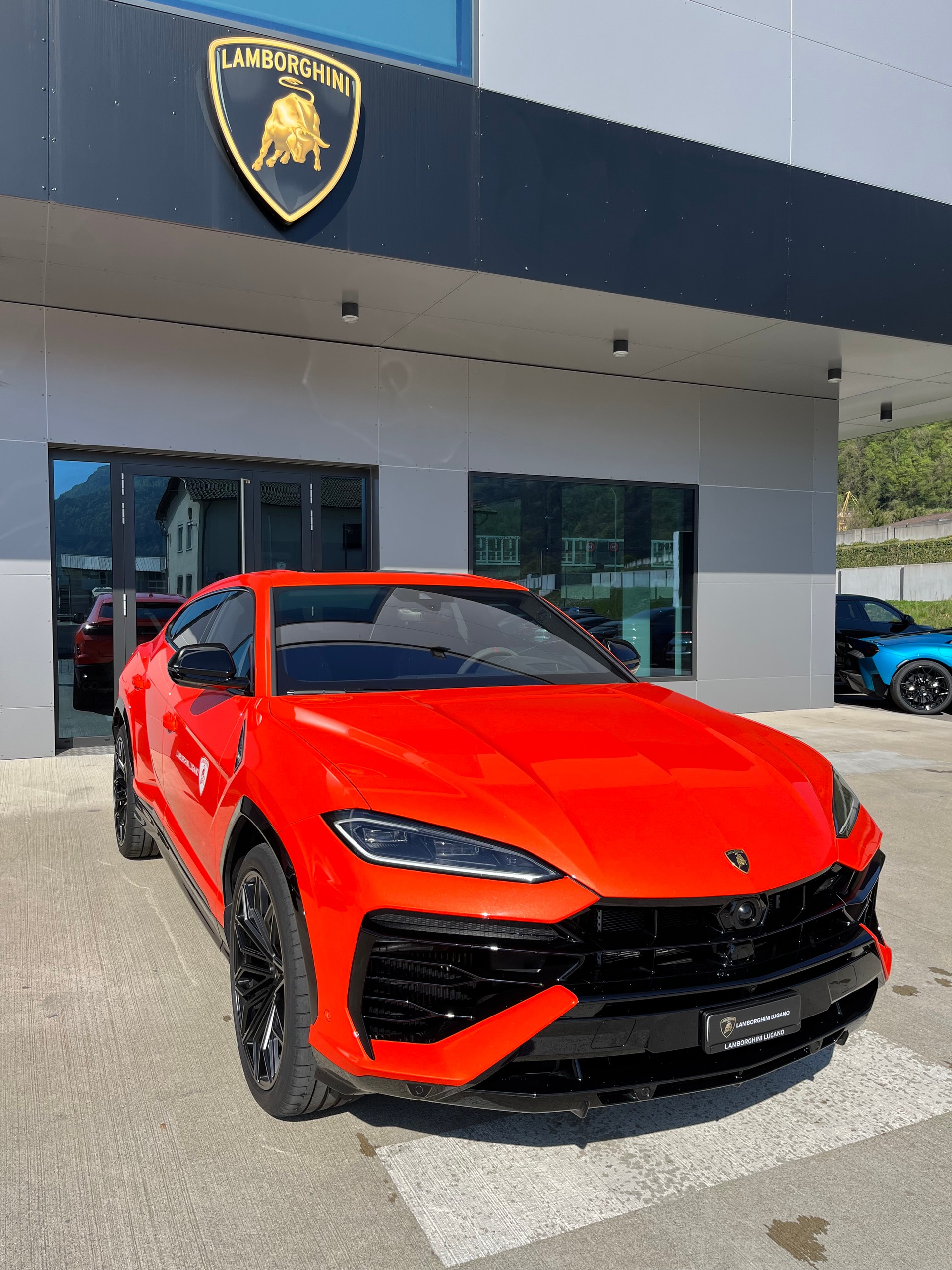 LAMBORGHINI Urus SE MY25 - Auto CH - Scarico Sportivo Akrapovic - Garanzia di Fabbrica fino al 28.07.2029 - Lamborghini Lugano-showroom-element-1