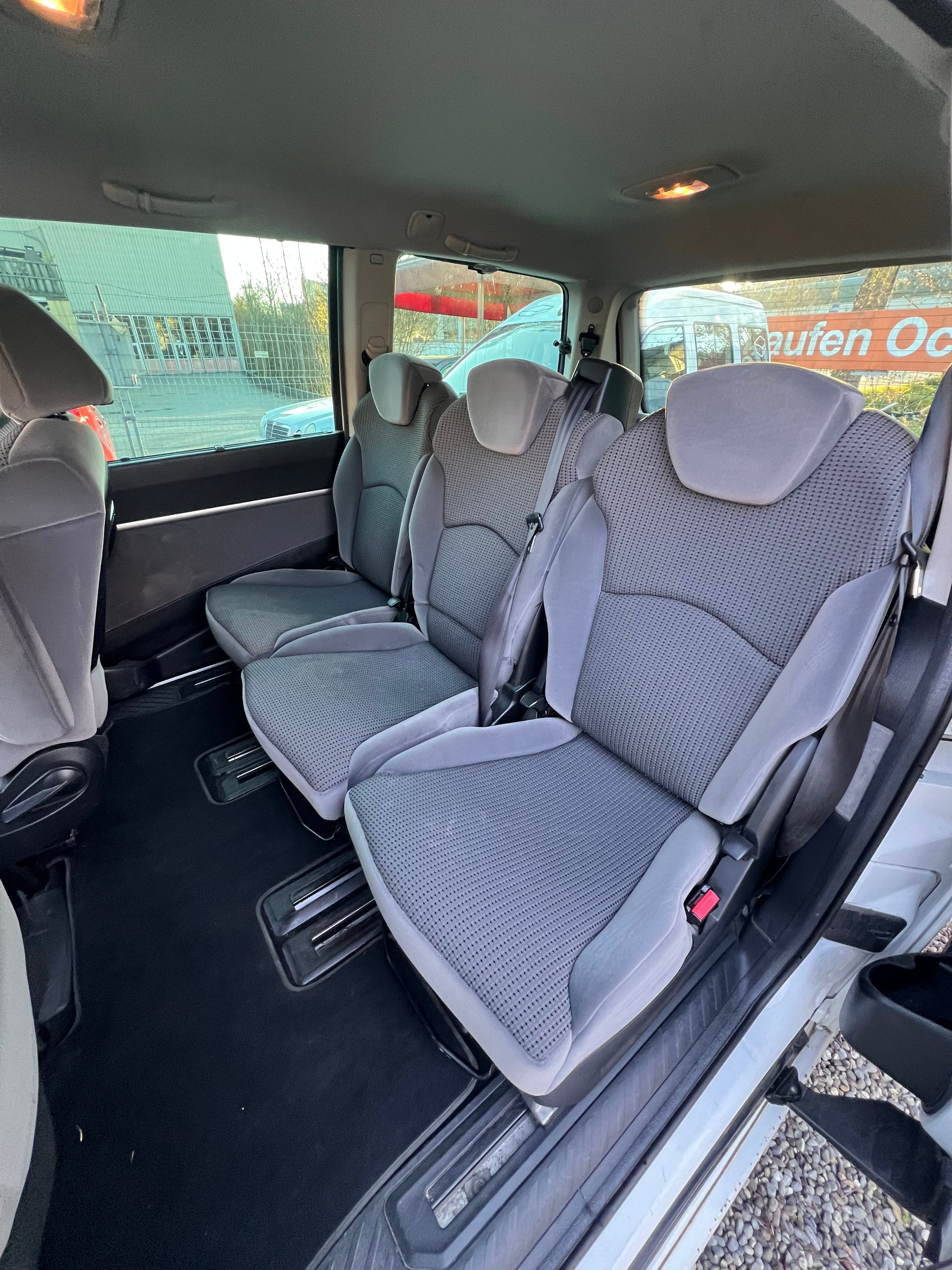 PEUGEOT 807 2.0 16V HDi Family+-image-8