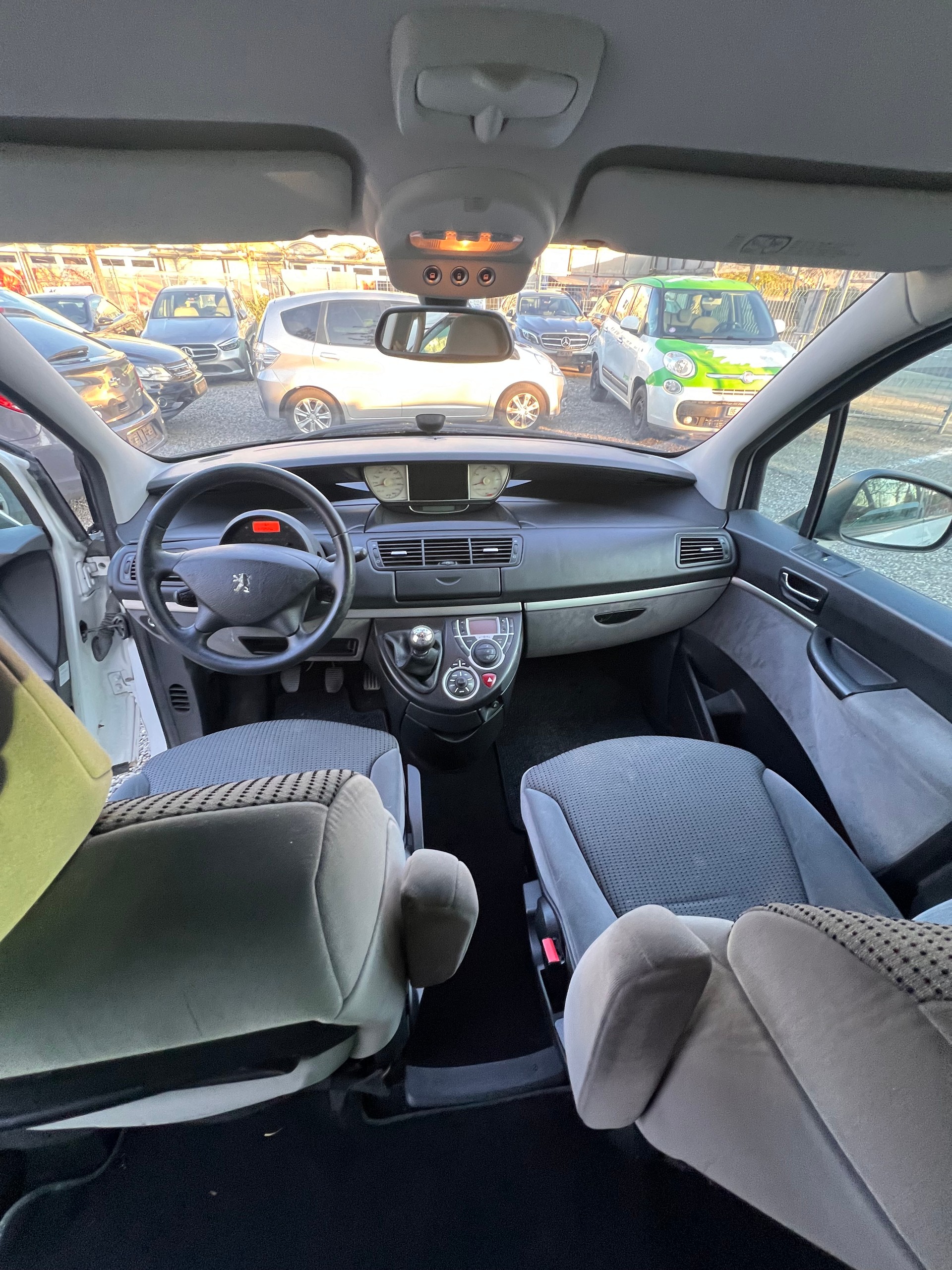 PEUGEOT 807 2.0 16V HDi Family+-image-7