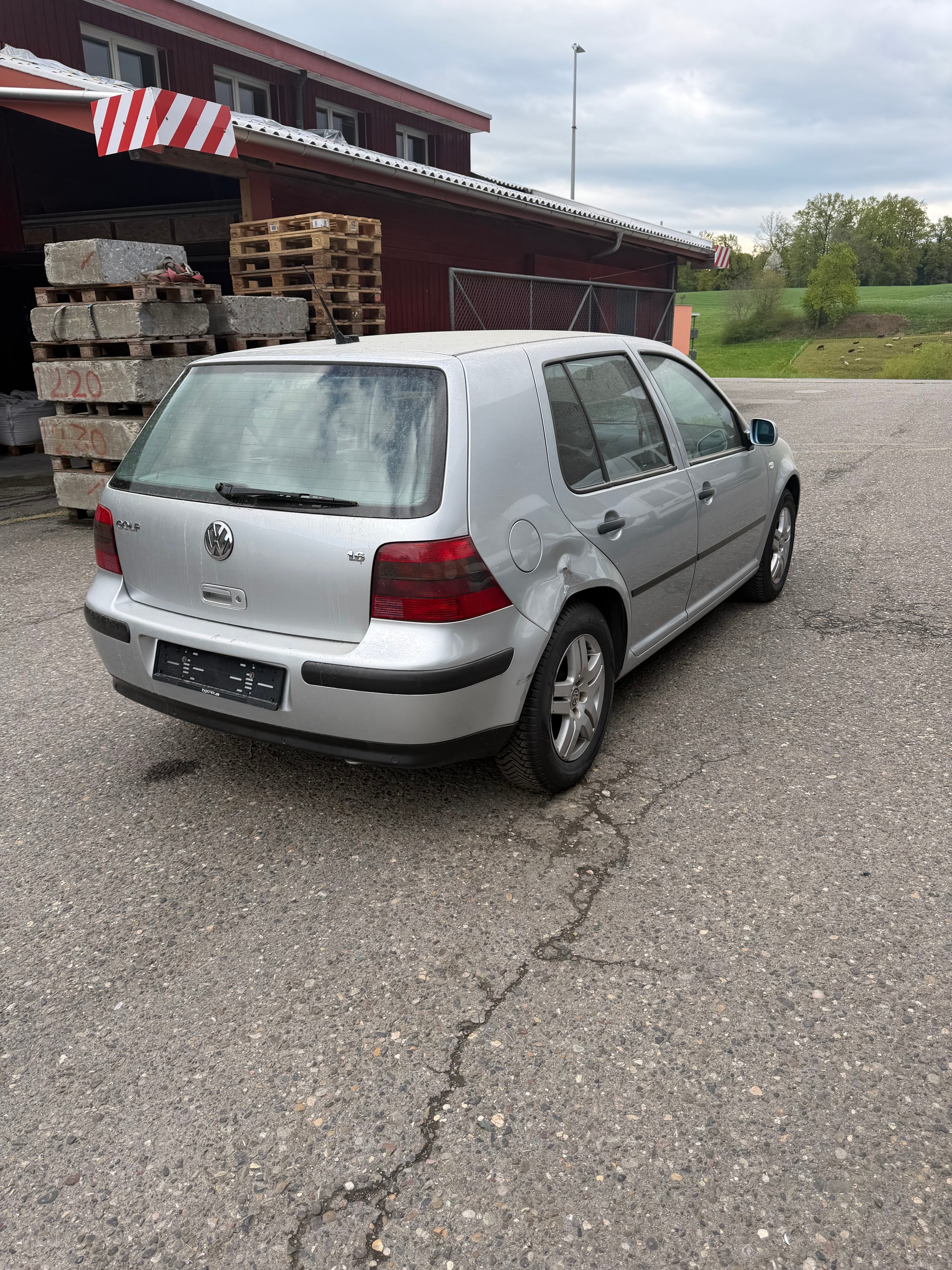 VW Golf 1.6 Comfortline Automatic-image-2