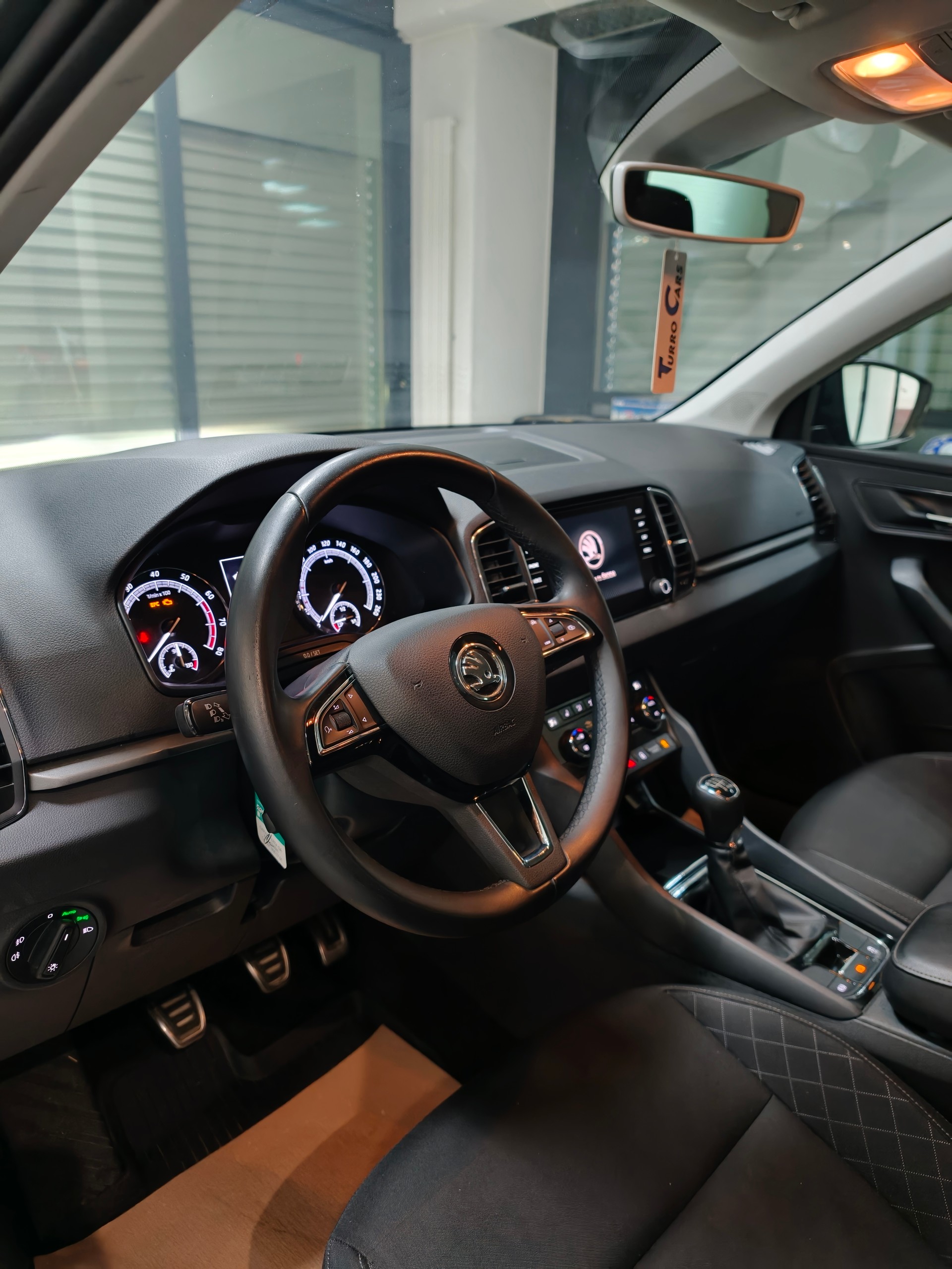 SKODA Karoq 1.0 TSI Ambition-image-8