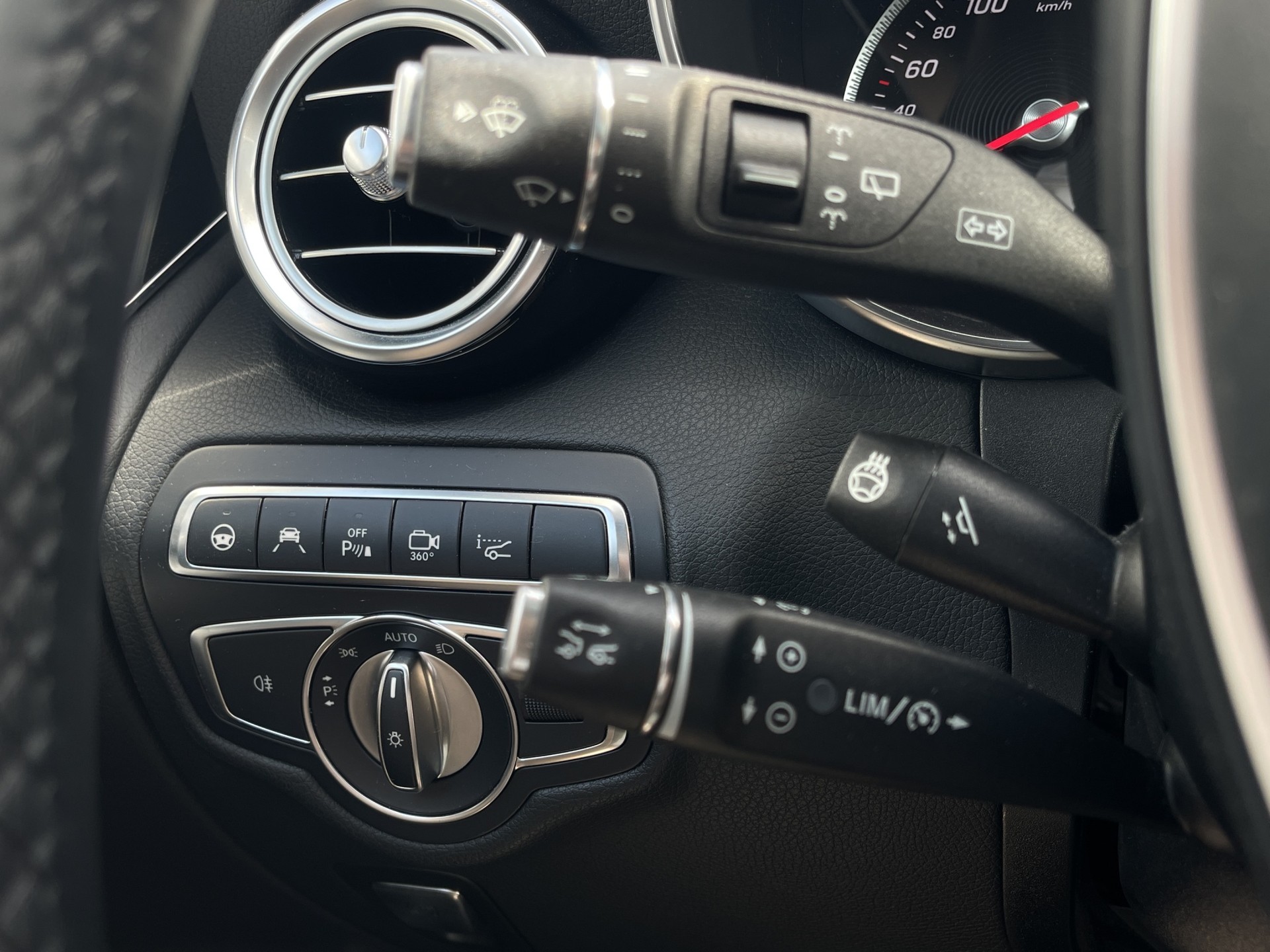 MERCEDES-BENZ GLC 350 e AMG Line 4Matic 7G-Tronic-image-34