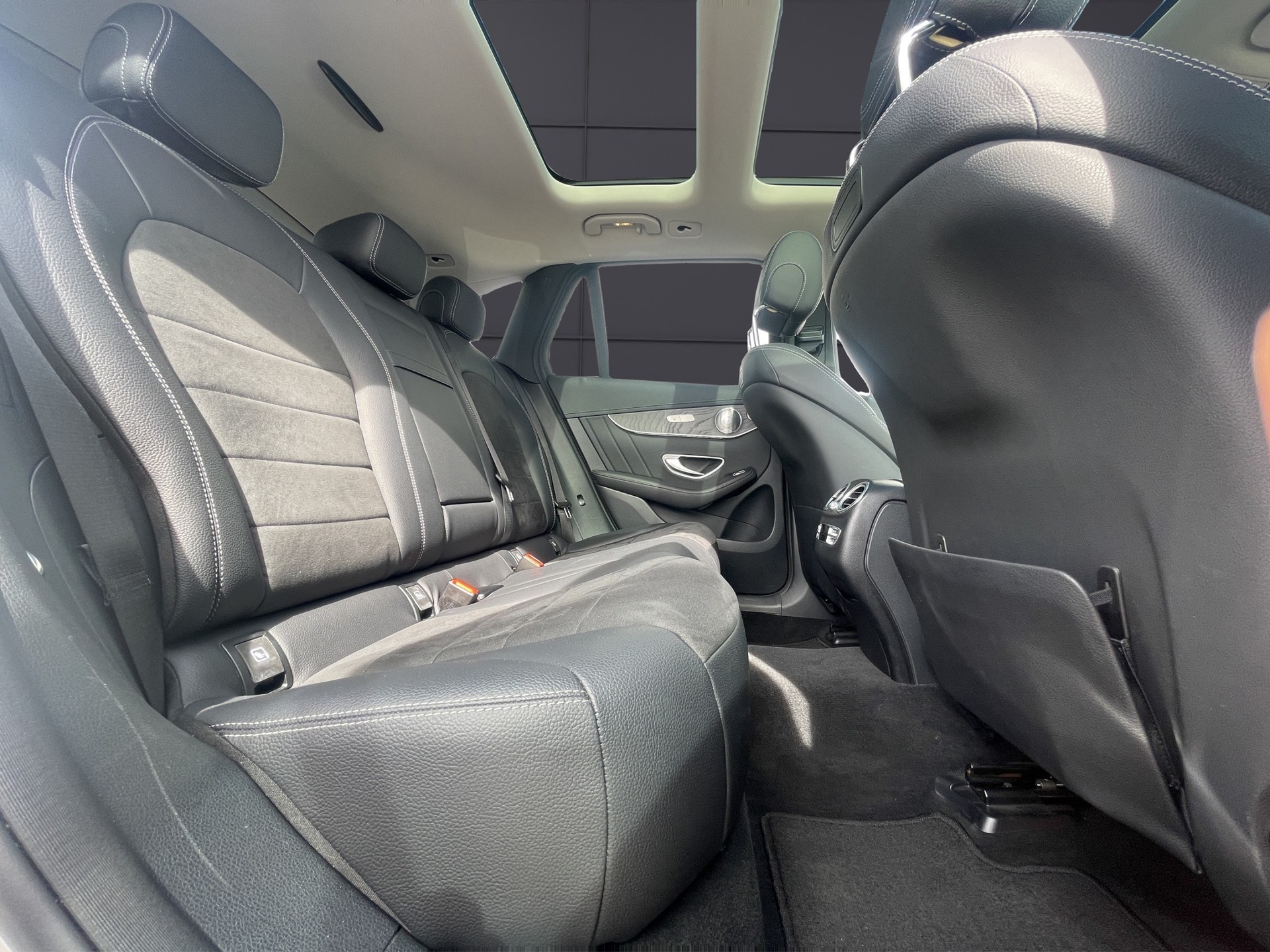 MERCEDES-BENZ GLC 350 e AMG Line 4Matic 7G-Tronic-image-24