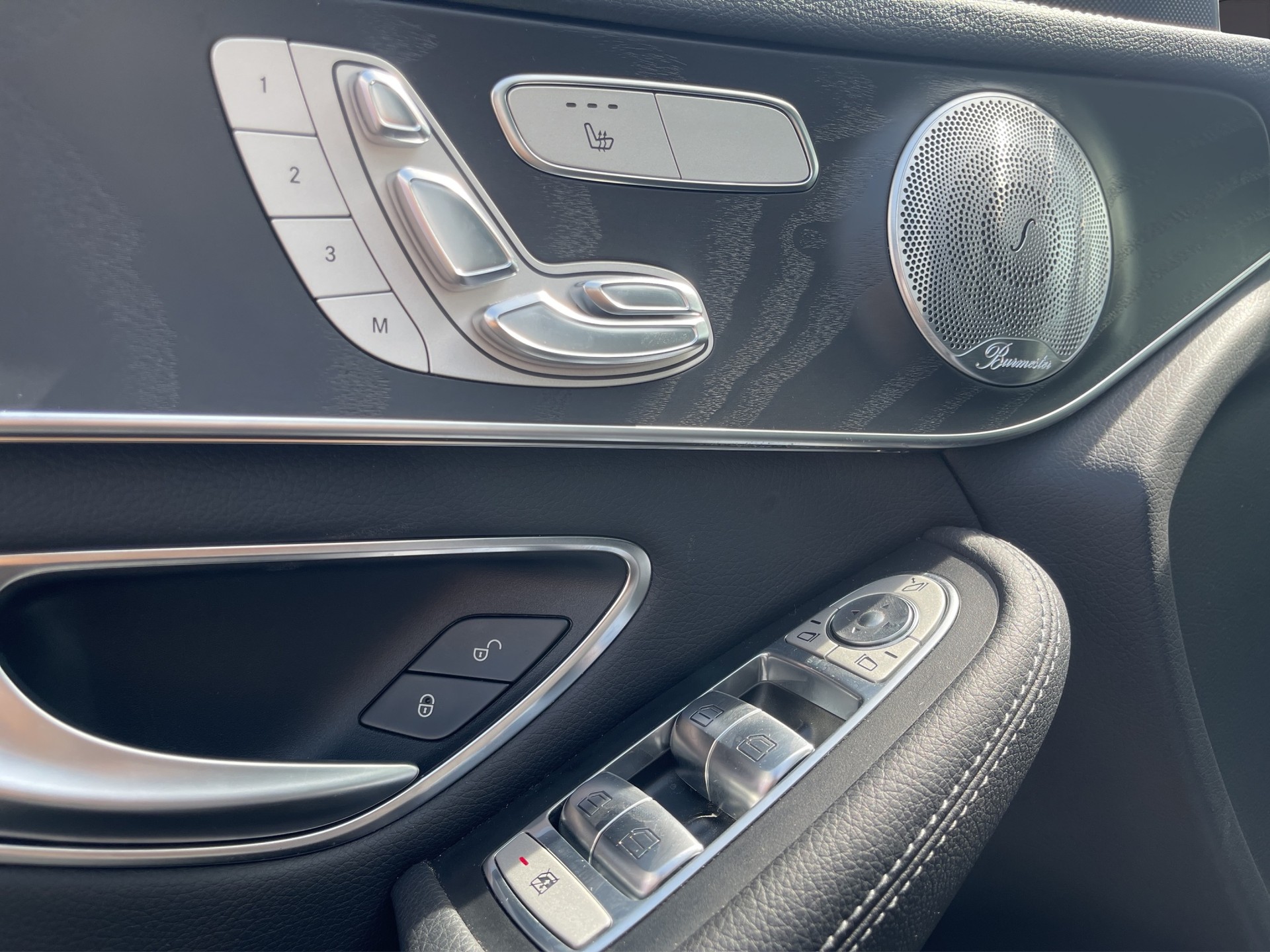 MERCEDES-BENZ GLC 350 e AMG Line 4Matic 7G-Tronic-image-25