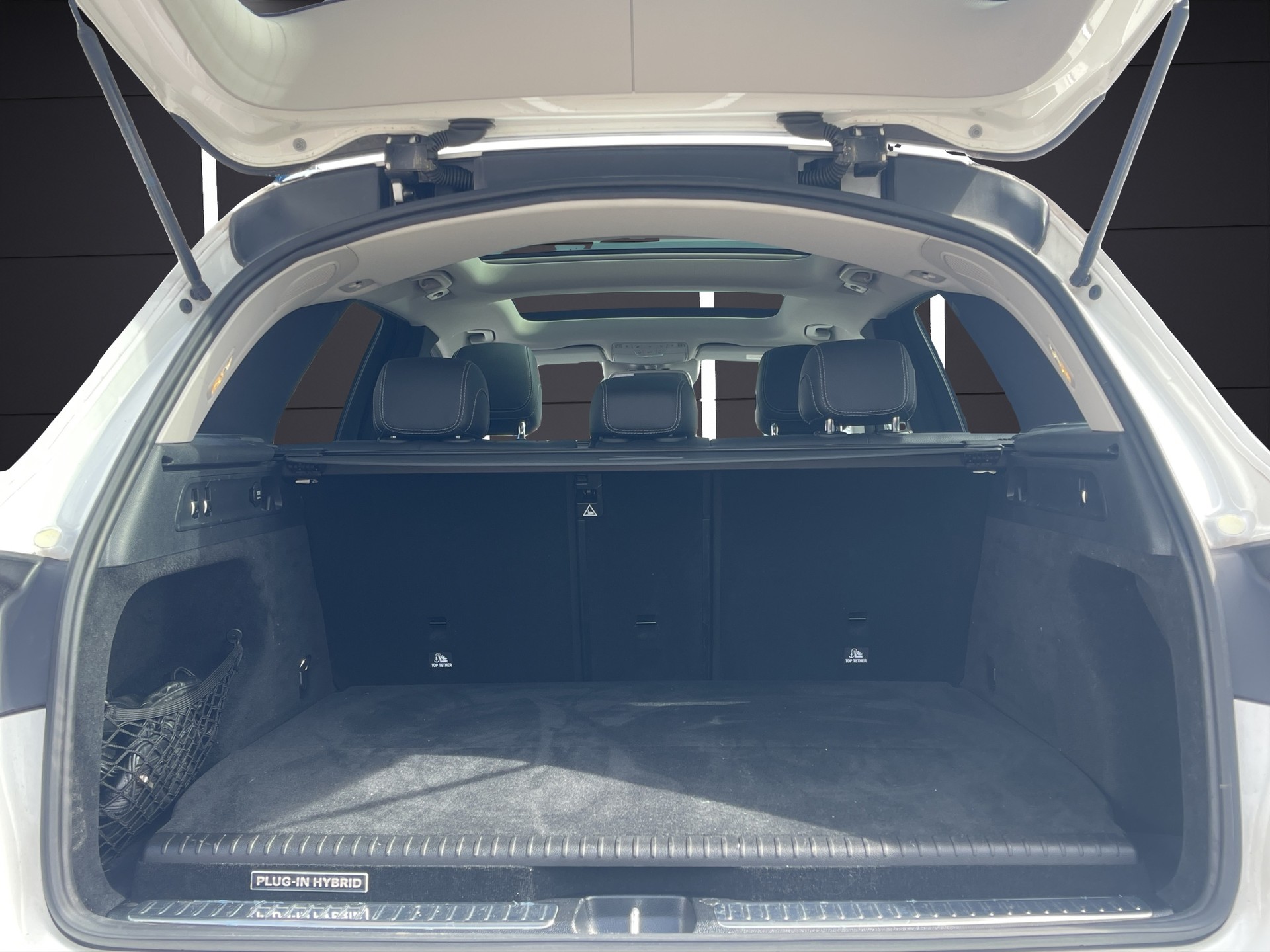 MERCEDES-BENZ GLC 350 e AMG Line 4Matic 7G-Tronic-image-35
