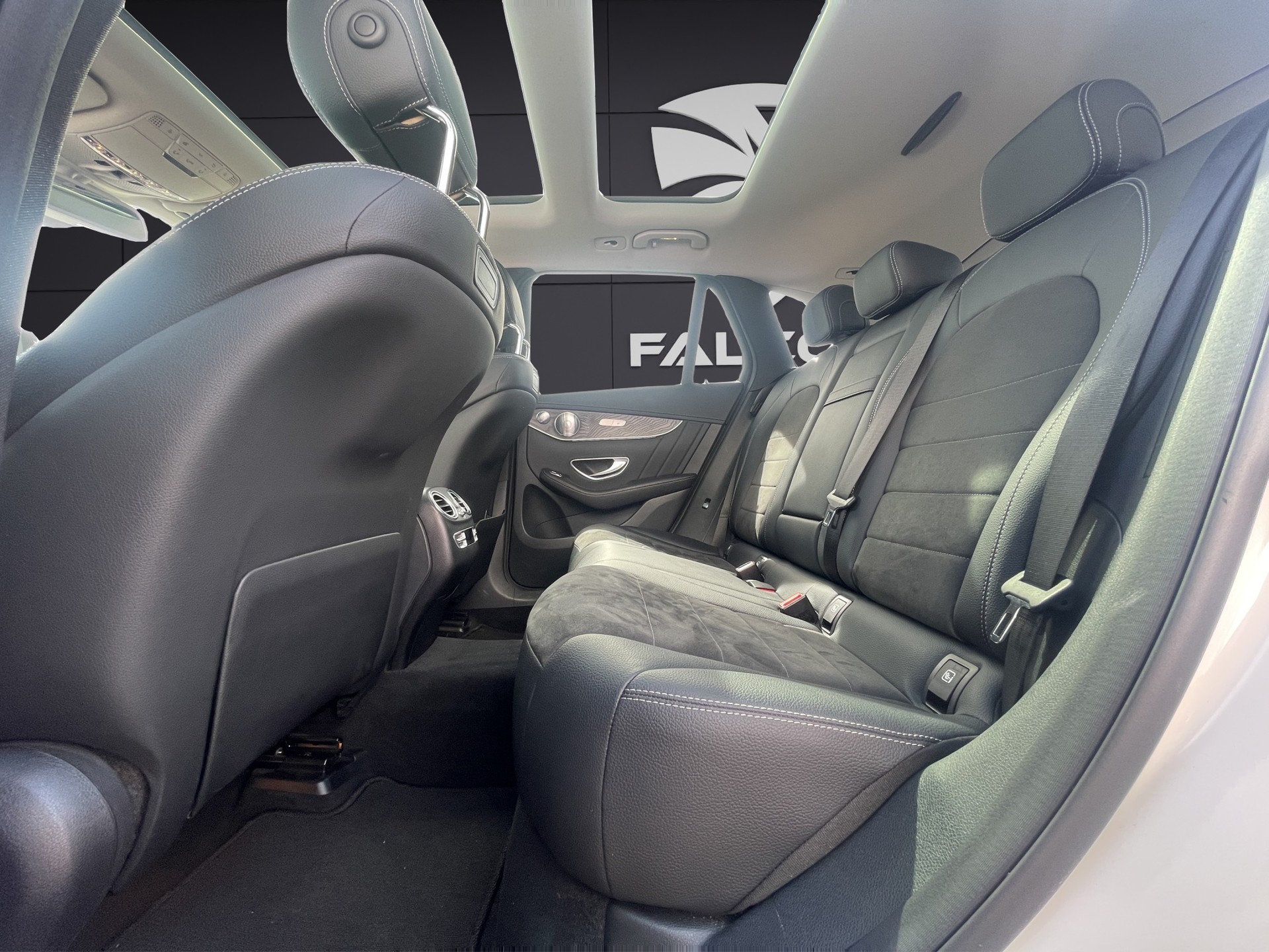 MERCEDES-BENZ GLC 350 e AMG Line 4Matic 7G-Tronic-image-22