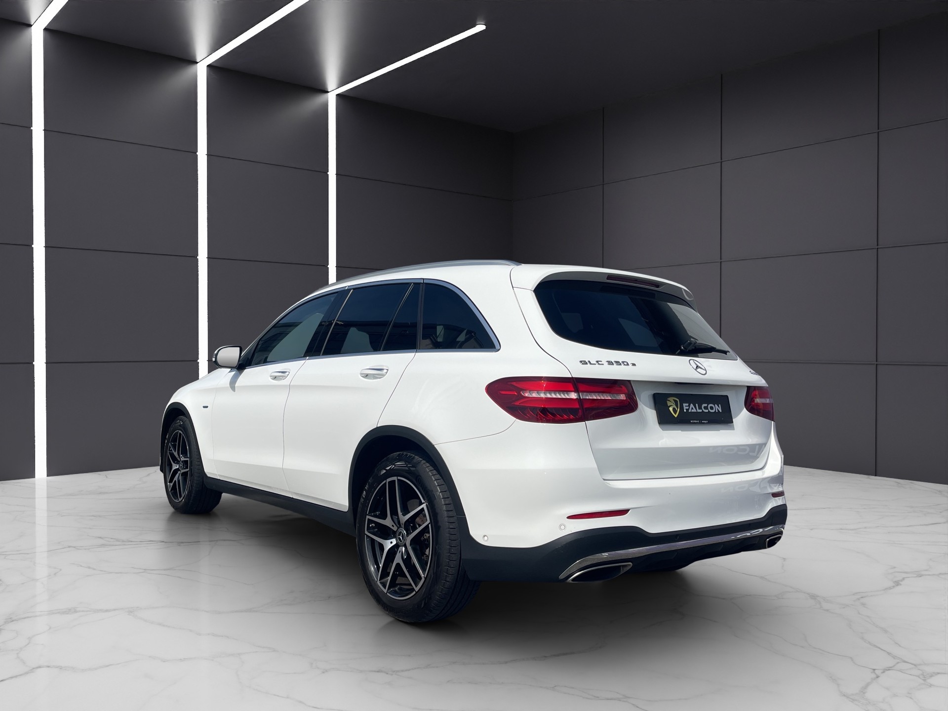 MERCEDES-BENZ GLC 350 e AMG Line 4Matic 7G-Tronic-image-5