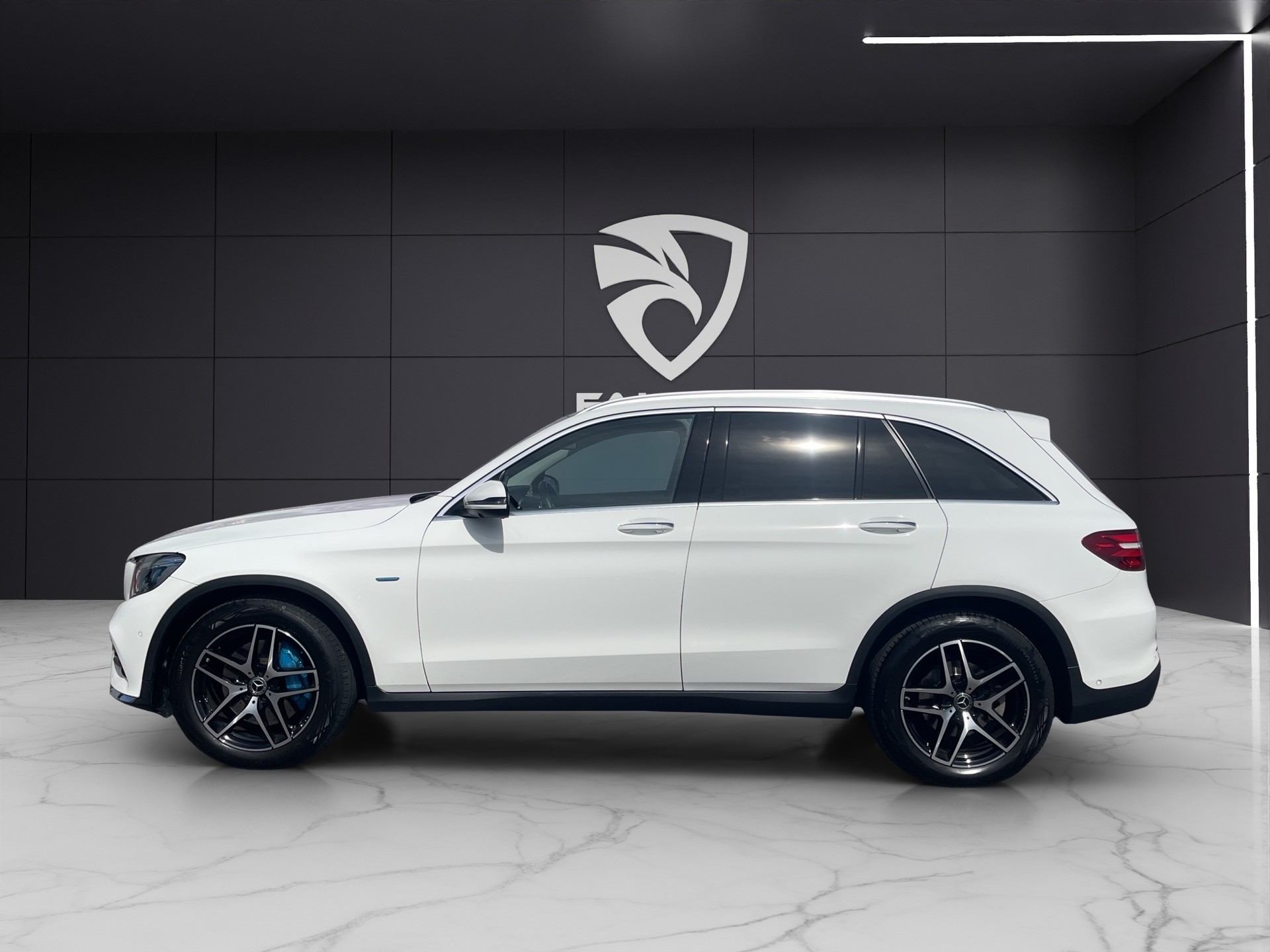 MERCEDES-BENZ GLC 350 e AMG Line 4Matic 7G-Tronic-showroom-element-3
