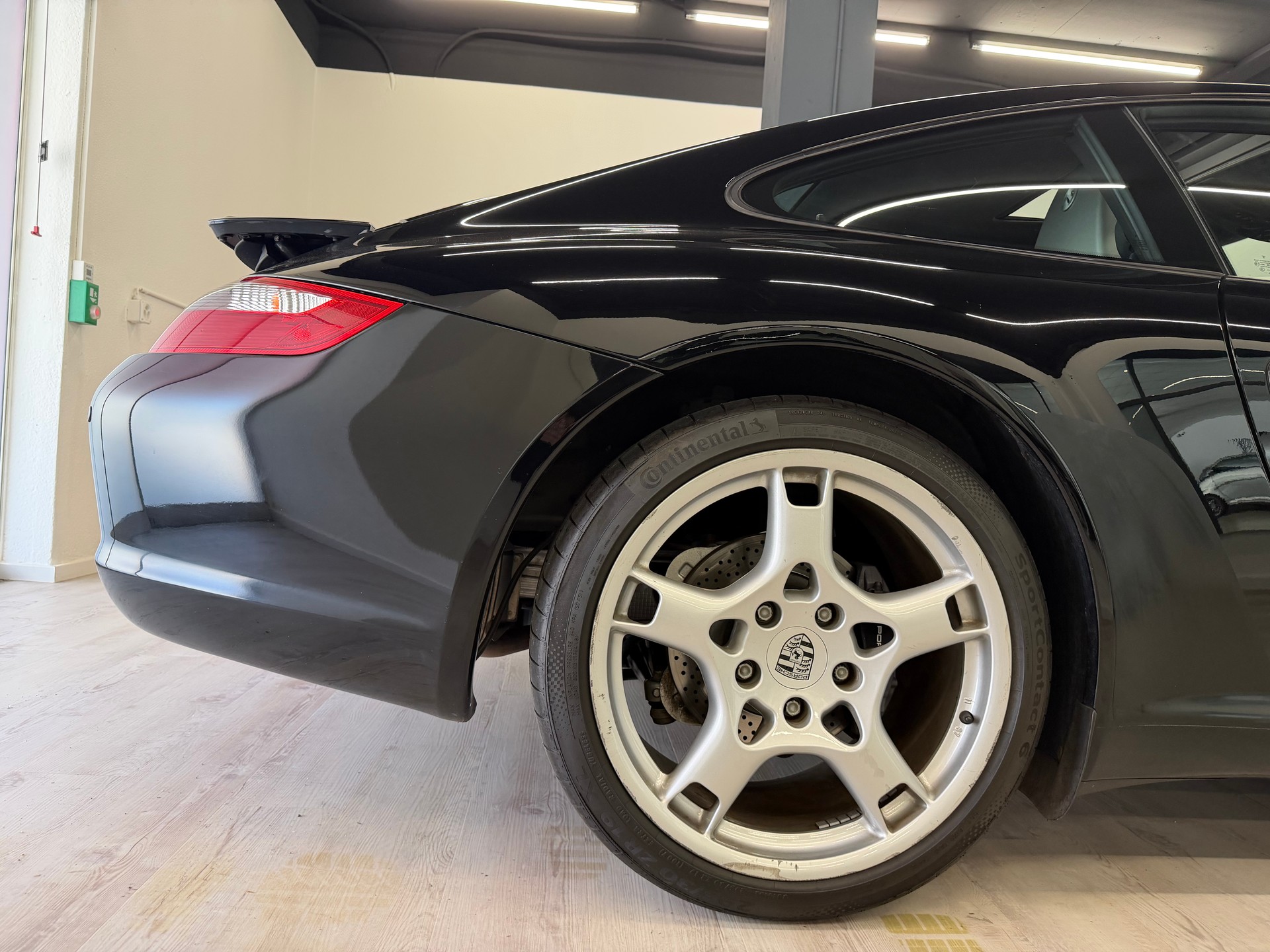 PORSCHE 911 Carrera-image-19